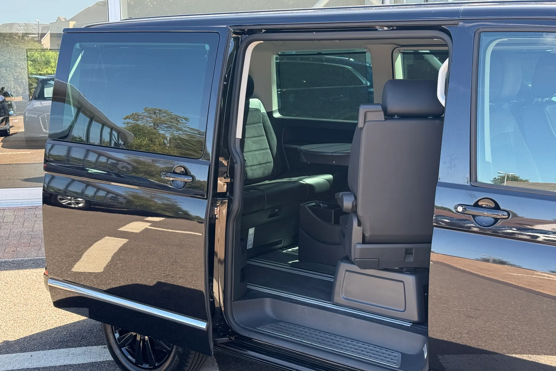 VOLKSWAGEN CARAVELLE thumbnail image number 25