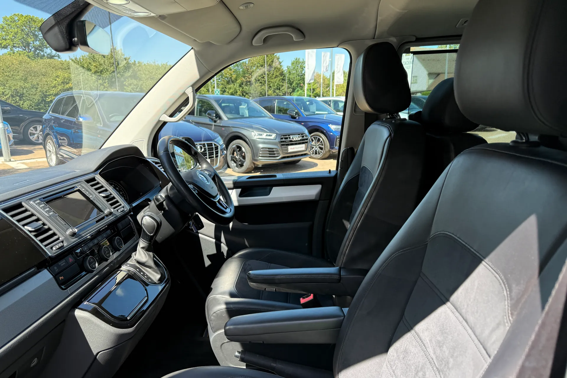 VOLKSWAGEN CARAVELLE thumbnail image number 45