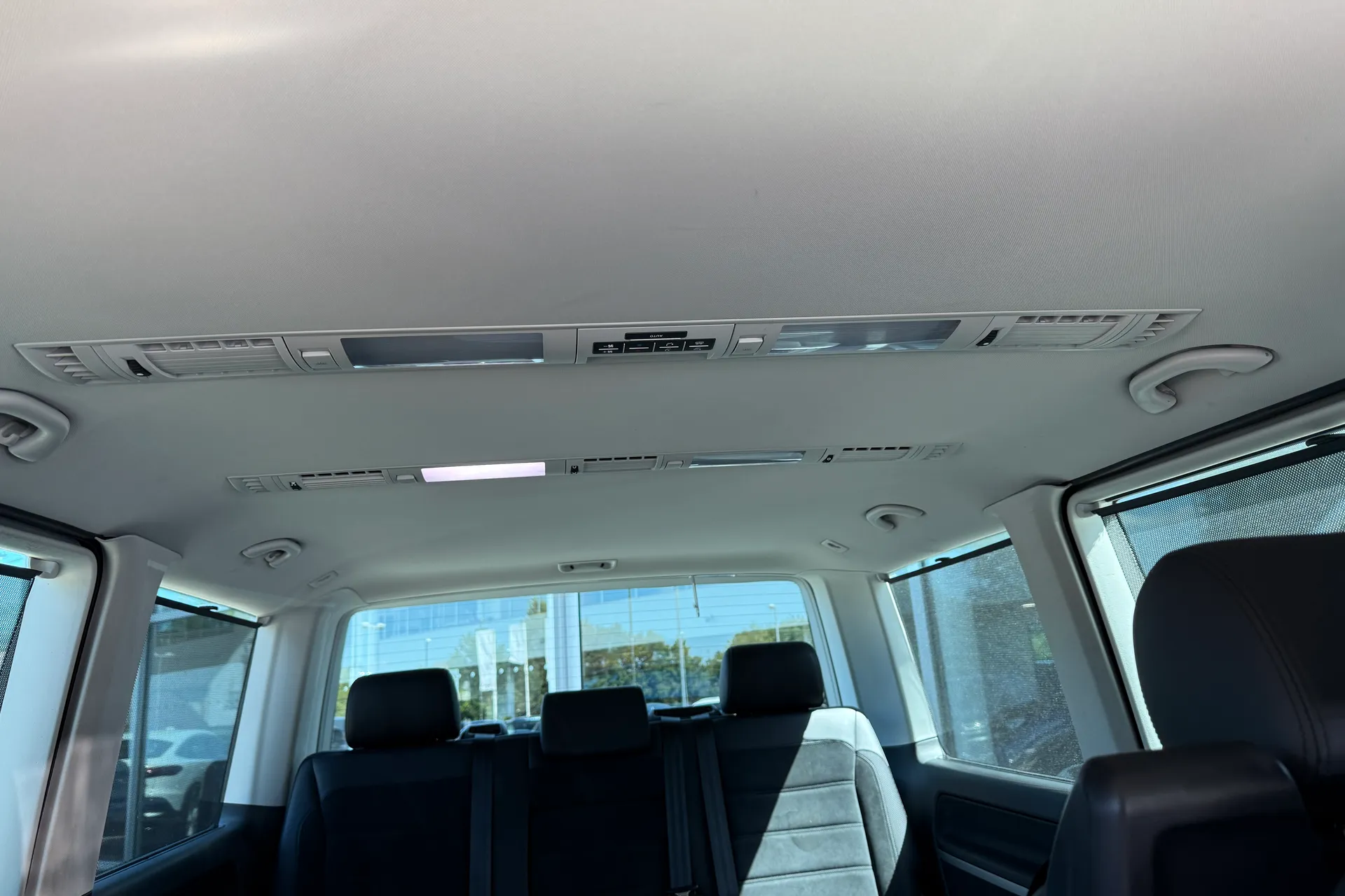 VOLKSWAGEN CARAVELLE thumbnail image number 20