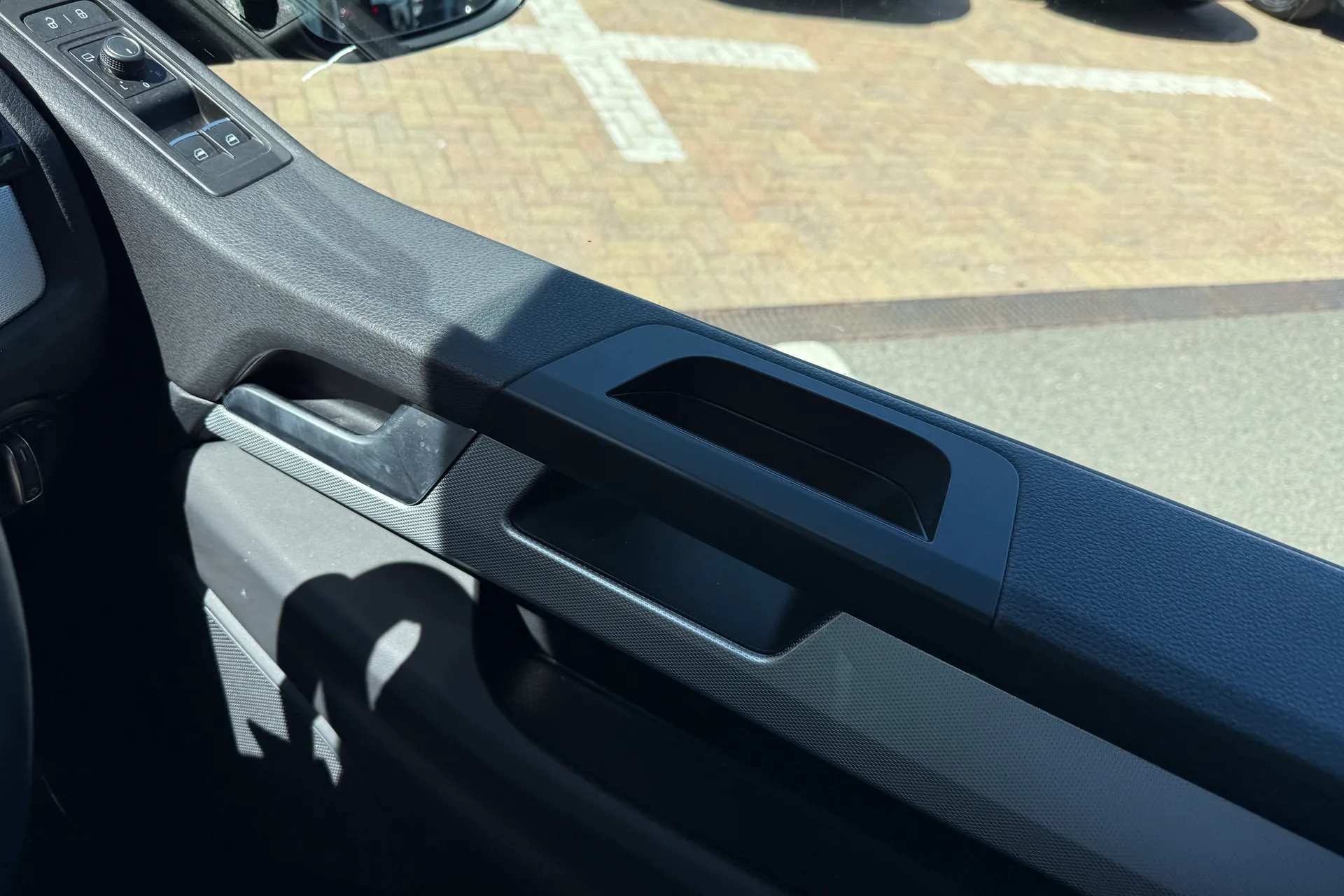 VOLKSWAGEN CARAVELLE thumbnail image number 16
