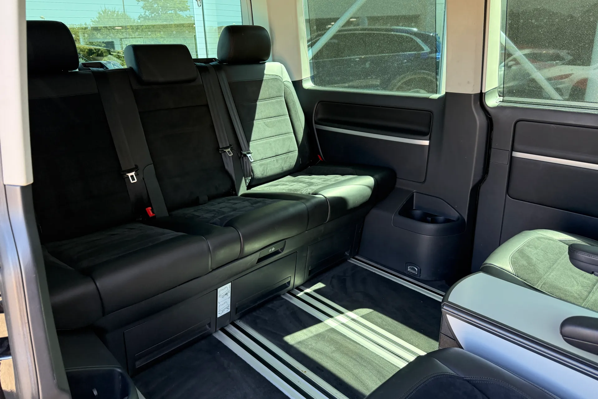 VOLKSWAGEN CARAVELLE thumbnail image number 29