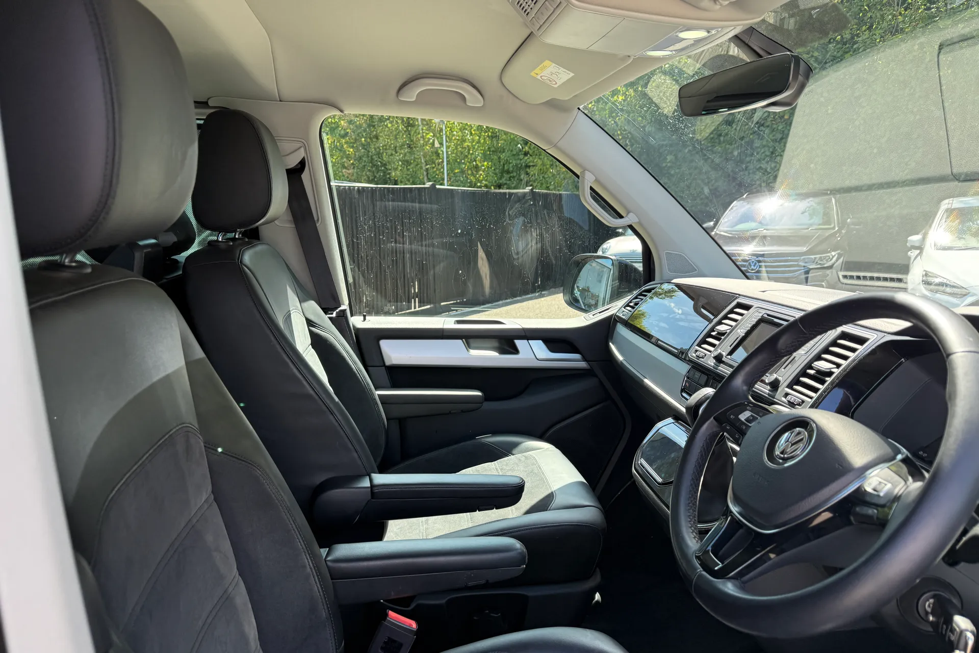 VOLKSWAGEN CARAVELLE thumbnail image number 23
