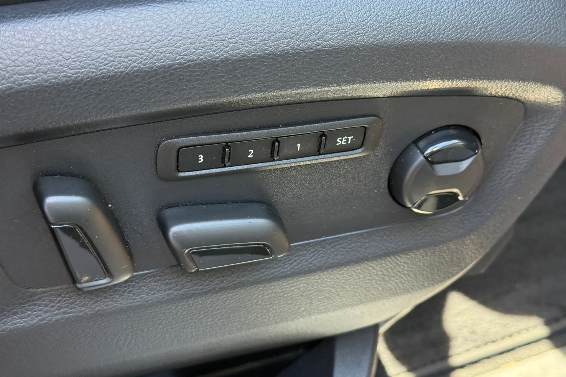 VOLKSWAGEN CARAVELLE thumbnail image number 9