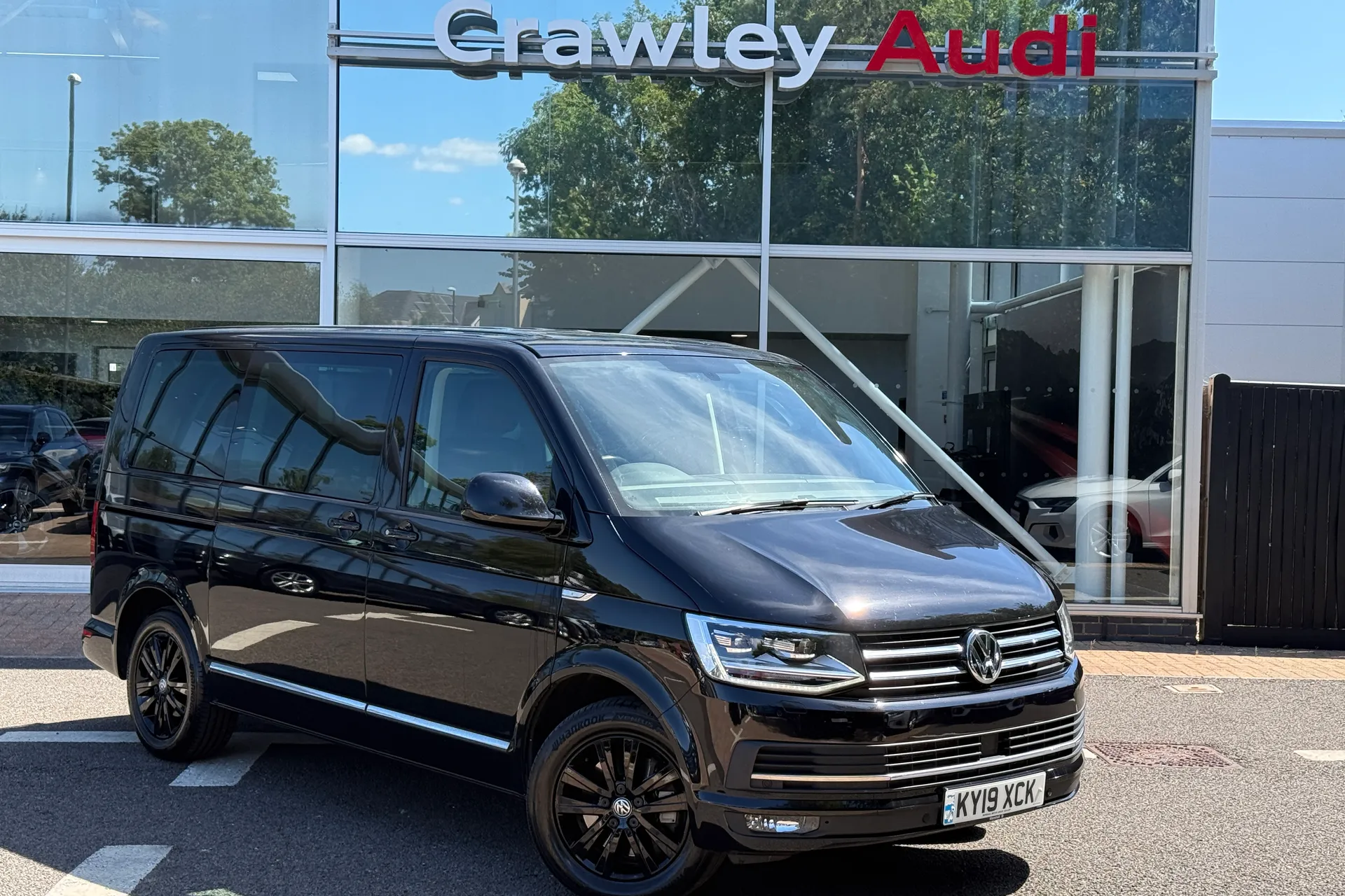 VOLKSWAGEN CARAVELLE focused image