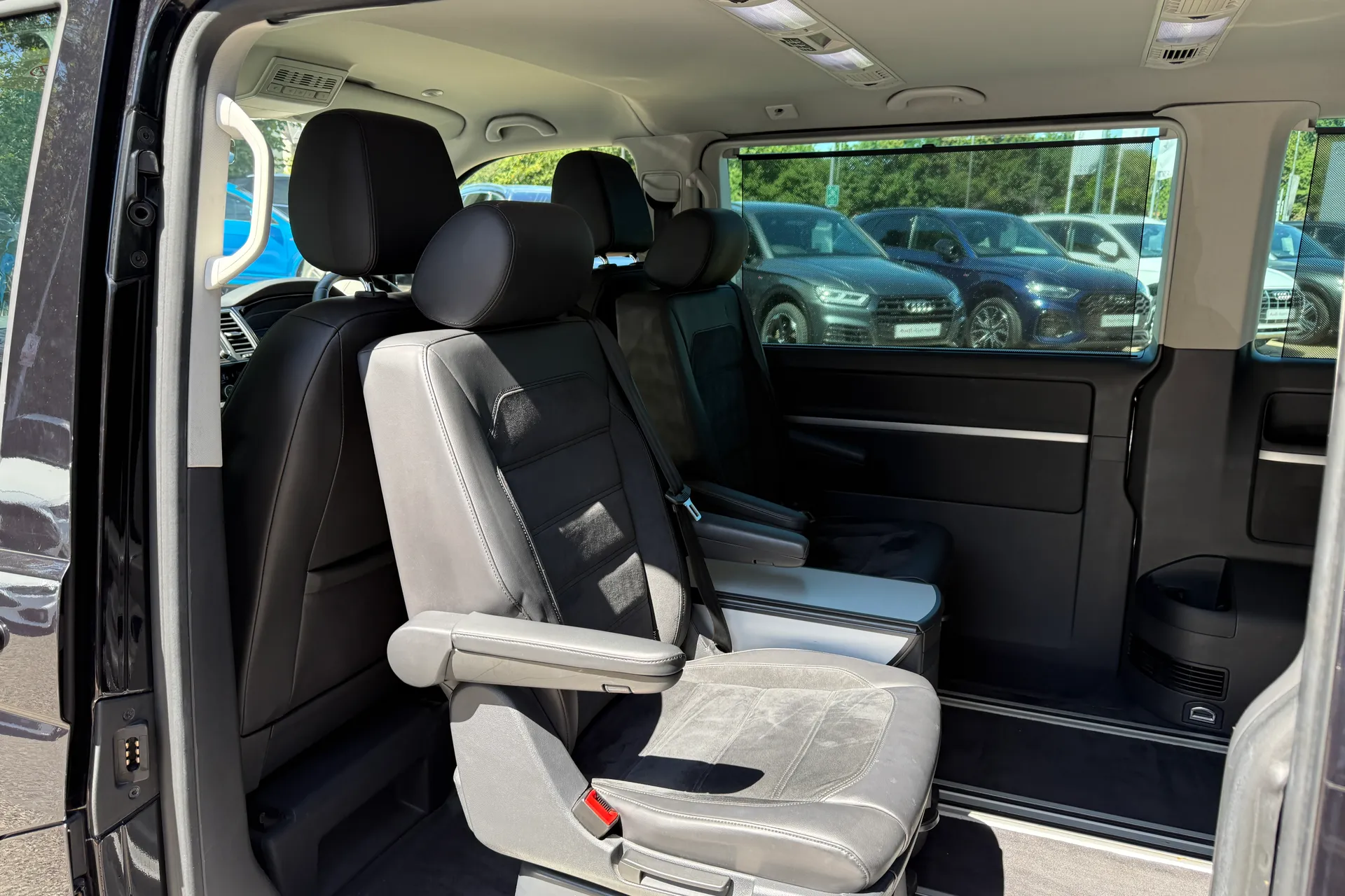 VOLKSWAGEN CARAVELLE thumbnail image number 38