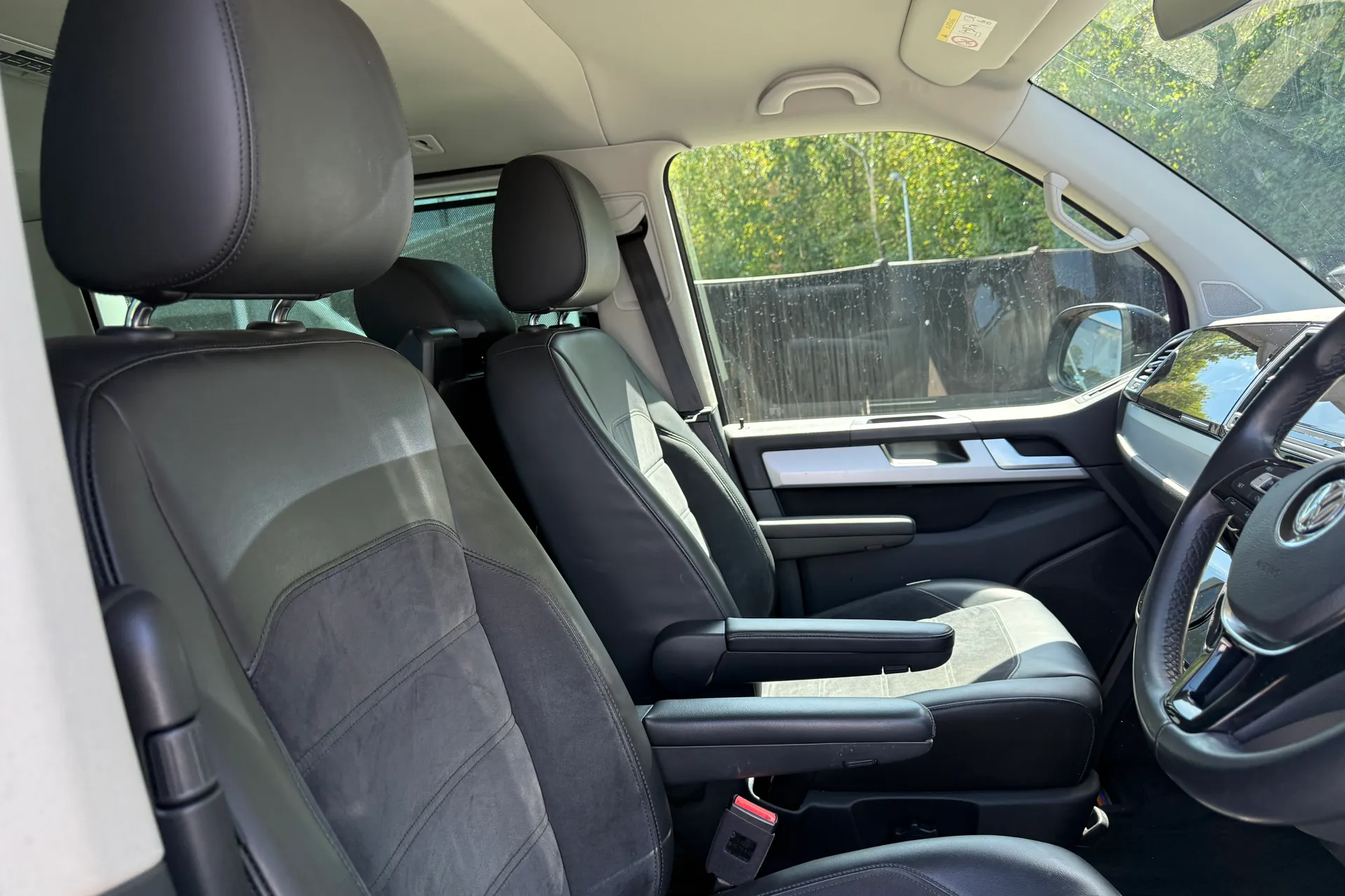 VOLKSWAGEN CARAVELLE thumbnail image number 22