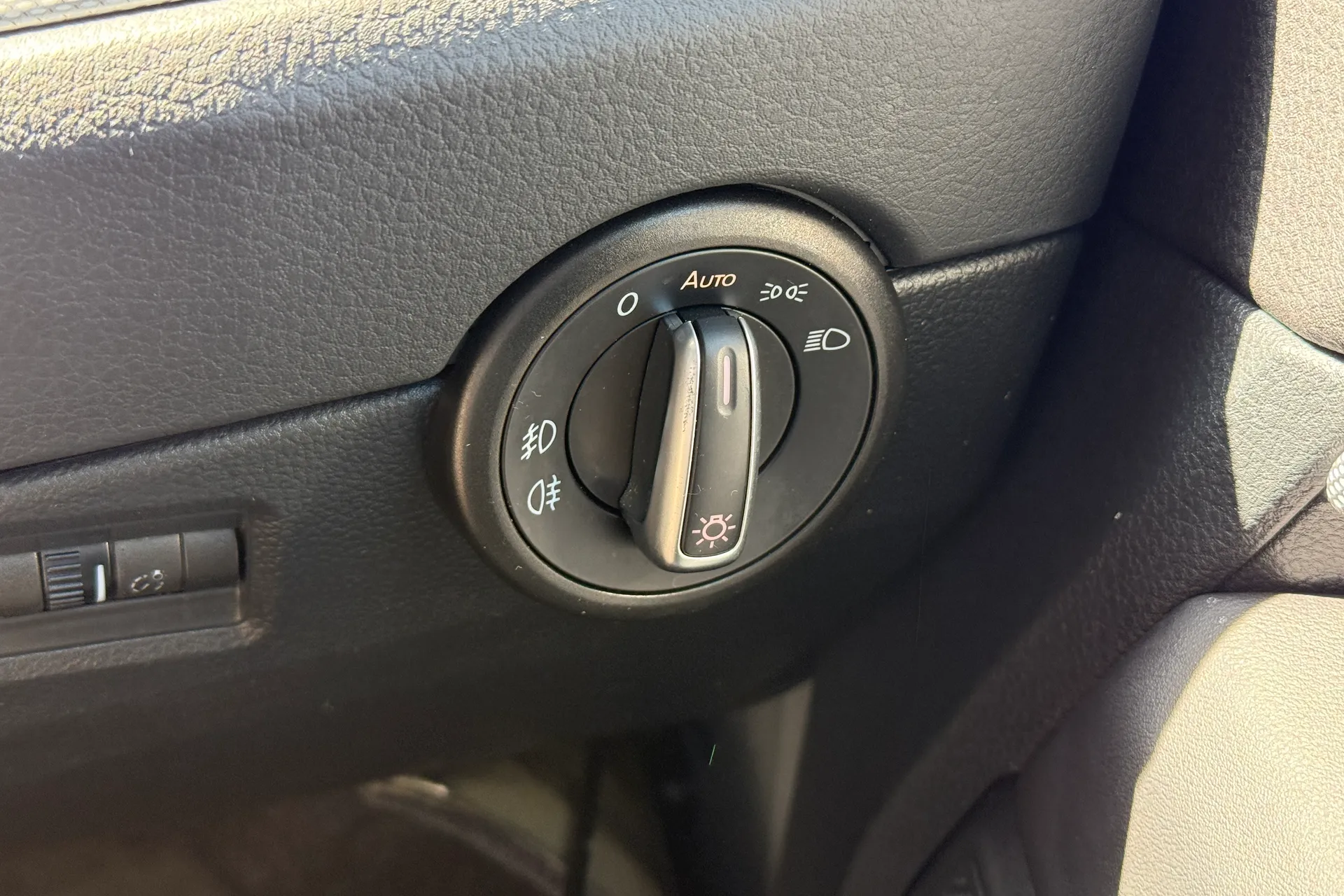 VOLKSWAGEN CARAVELLE thumbnail image number 15