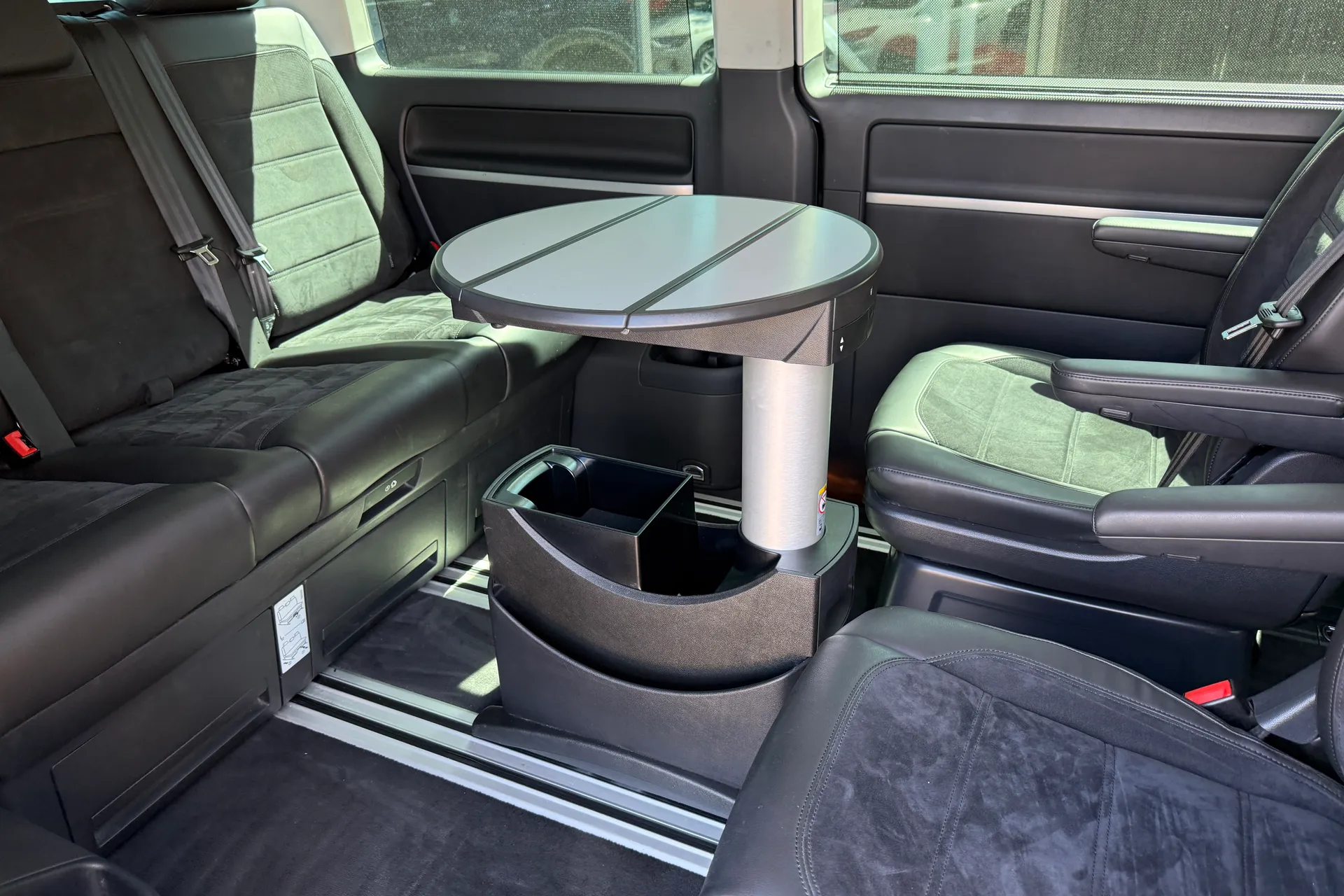 VOLKSWAGEN CARAVELLE thumbnail image number 28