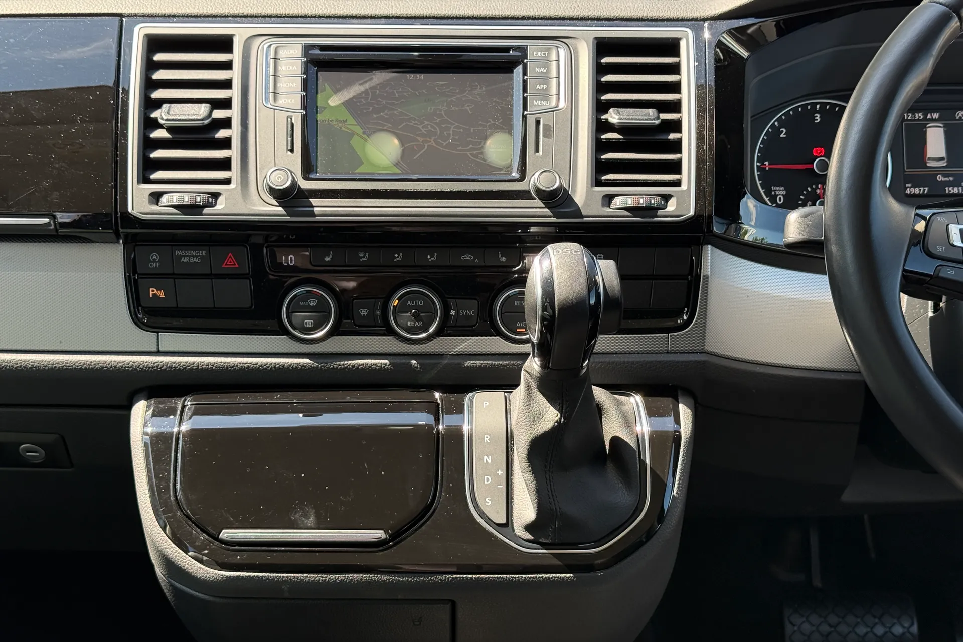 VOLKSWAGEN CARAVELLE thumbnail image number 42