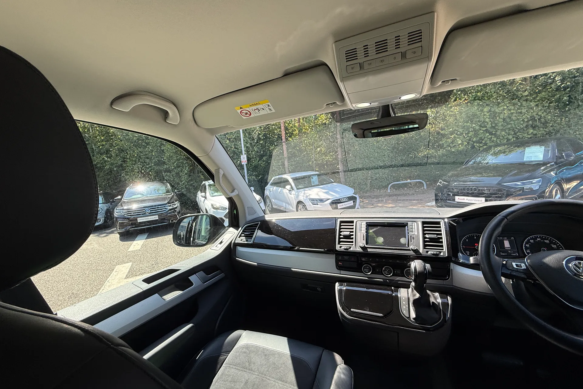 VOLKSWAGEN CARAVELLE thumbnail image number 40