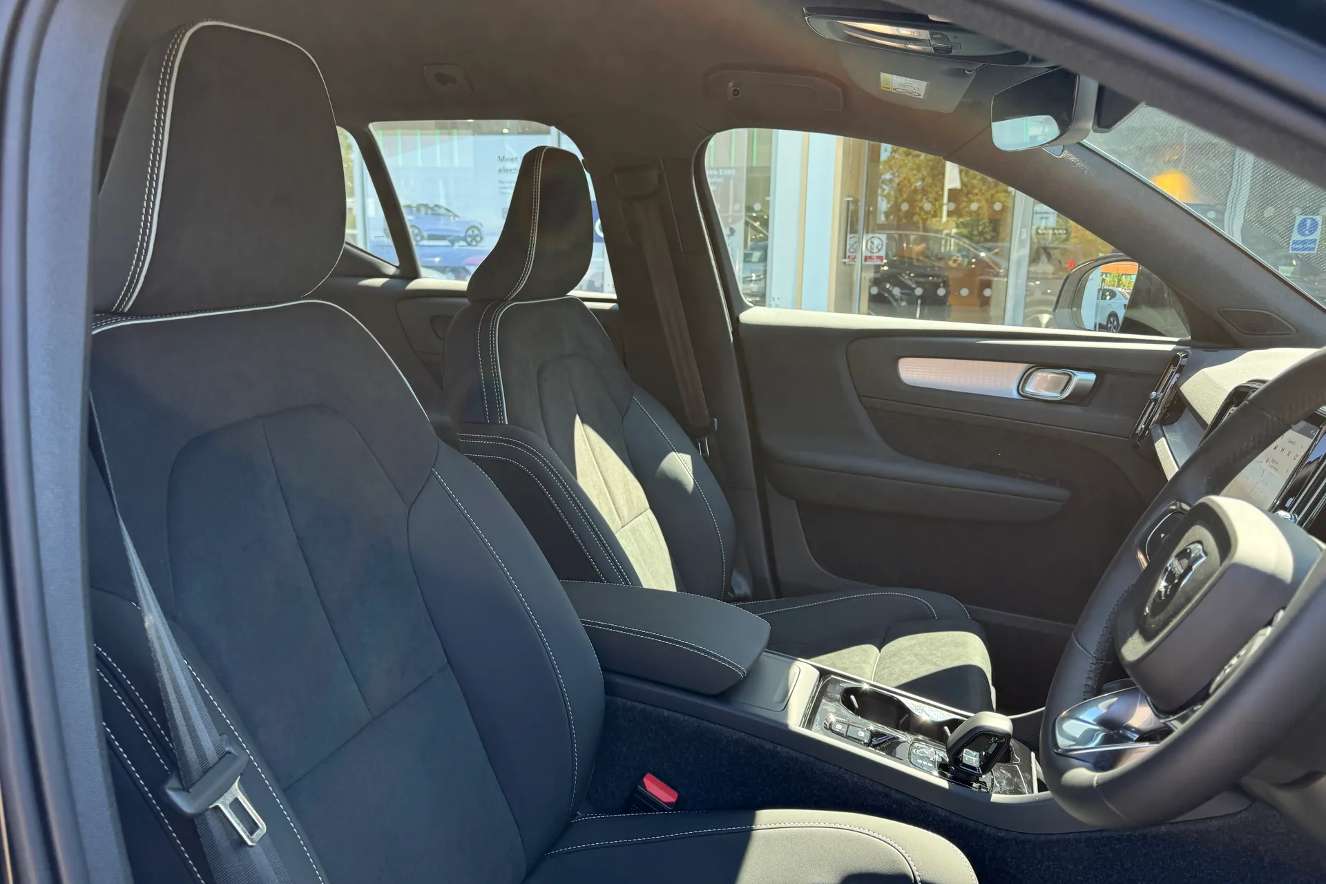 Volvo XC40 thumbnail image number 24