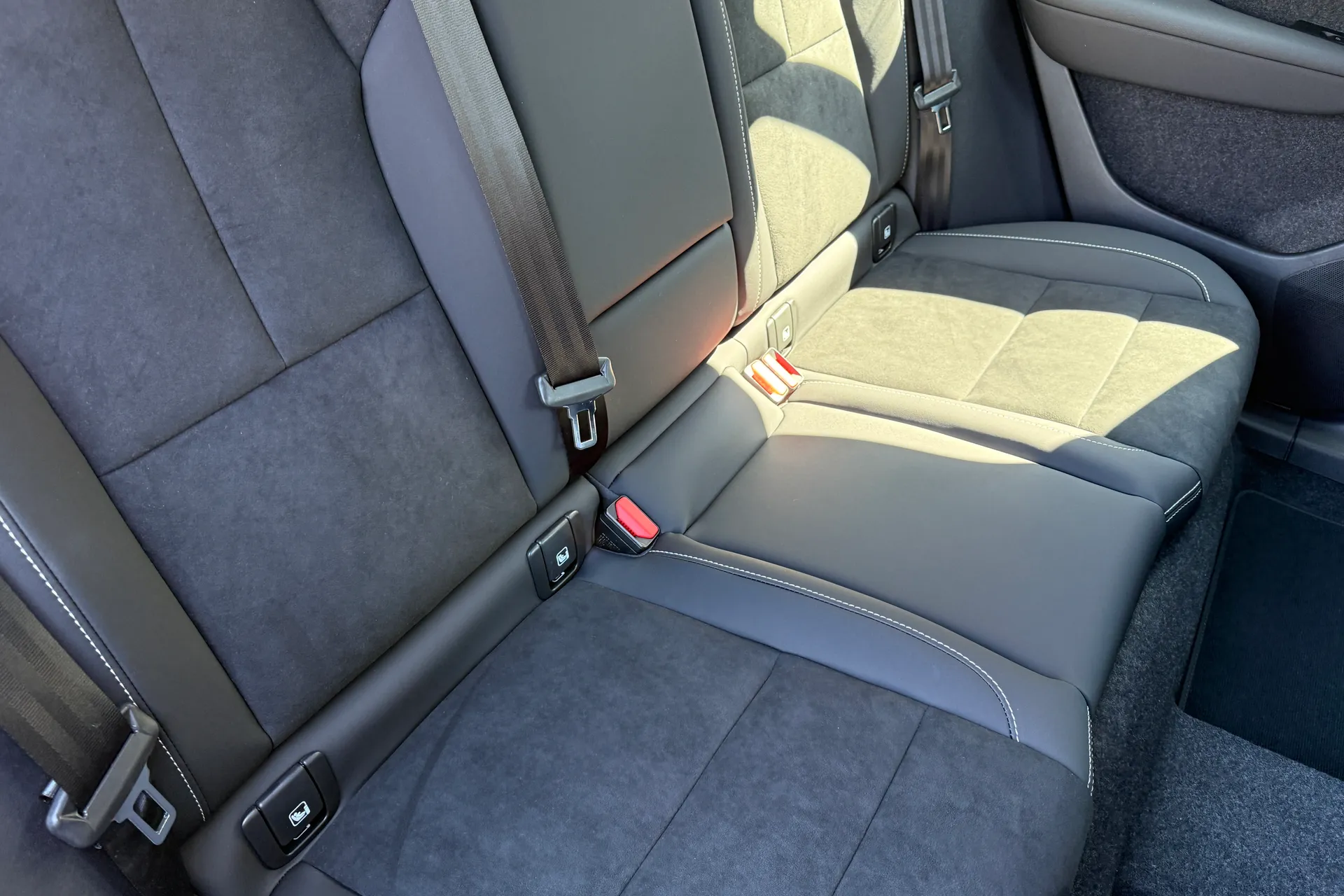 Volvo XC40 thumbnail image number 23
