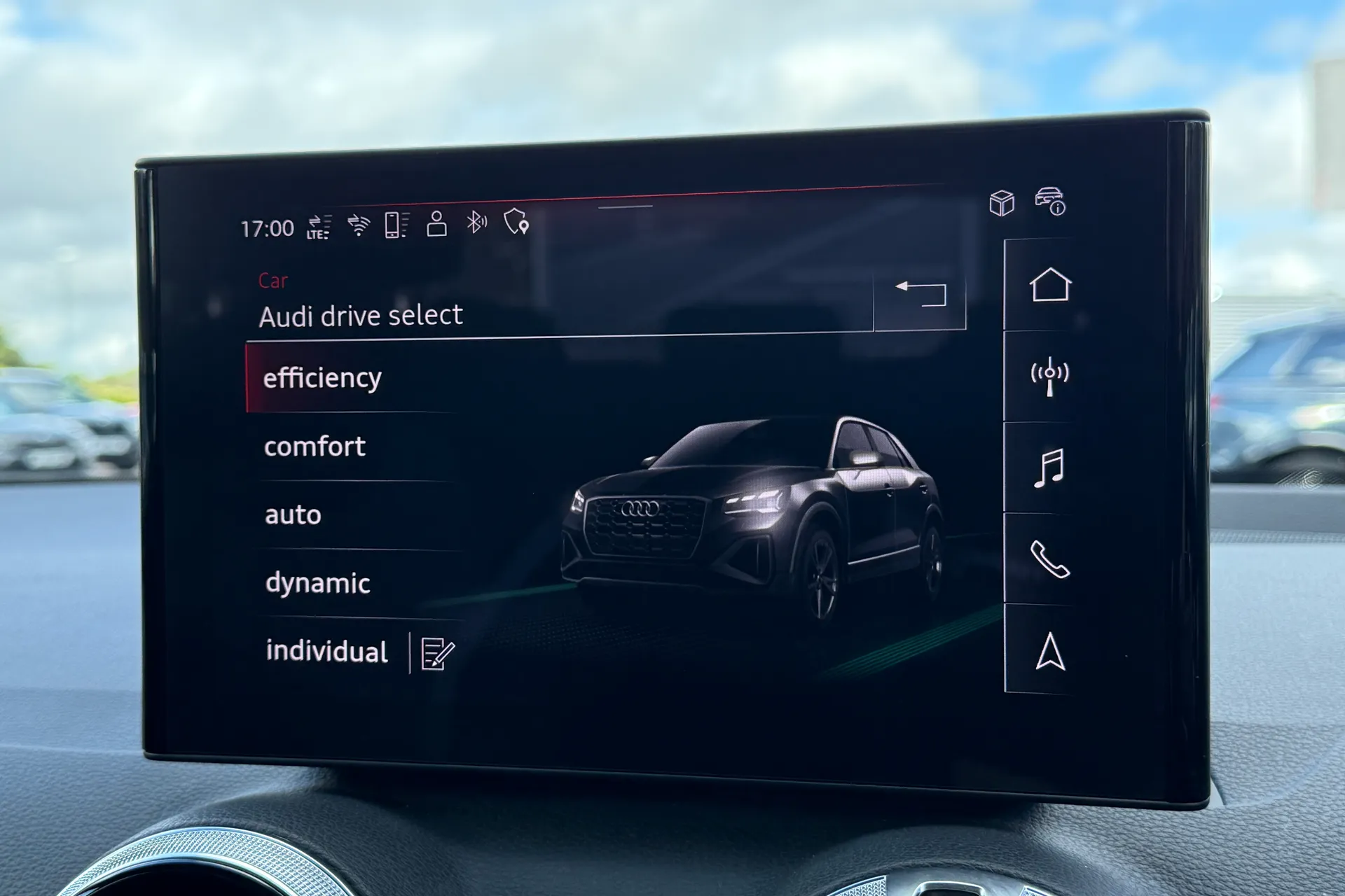 Audi Q2 thumbnail image number 10