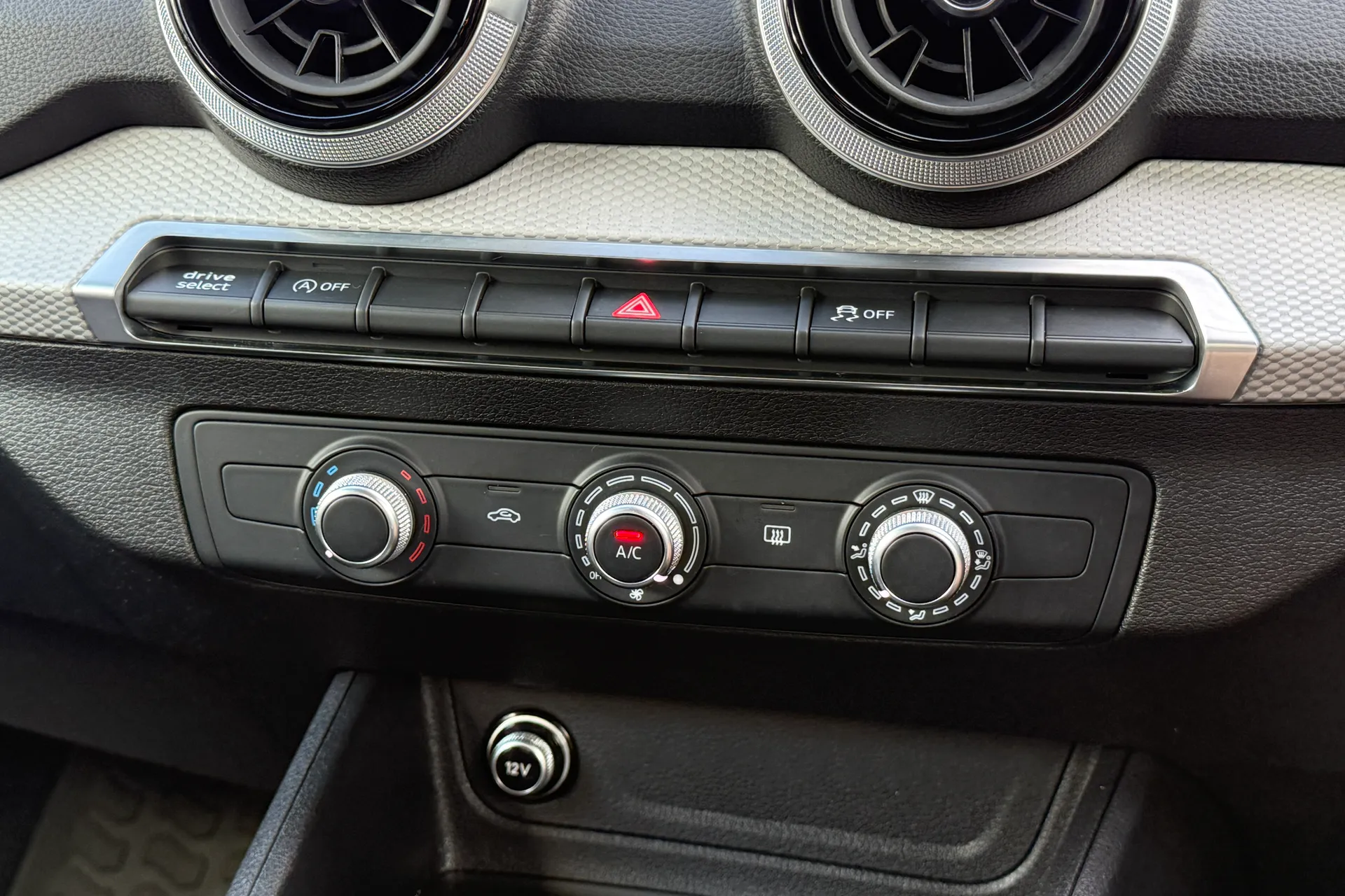 Audi Q2 thumbnail image number 15