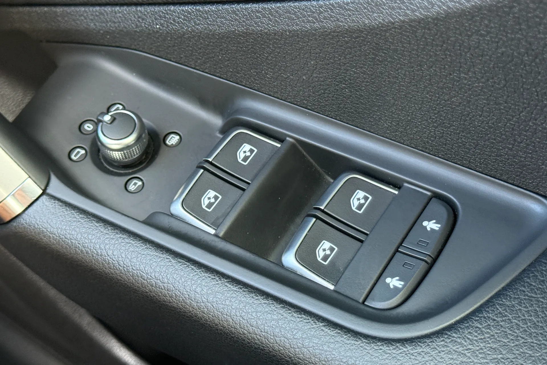 Audi Q2 thumbnail image number 18