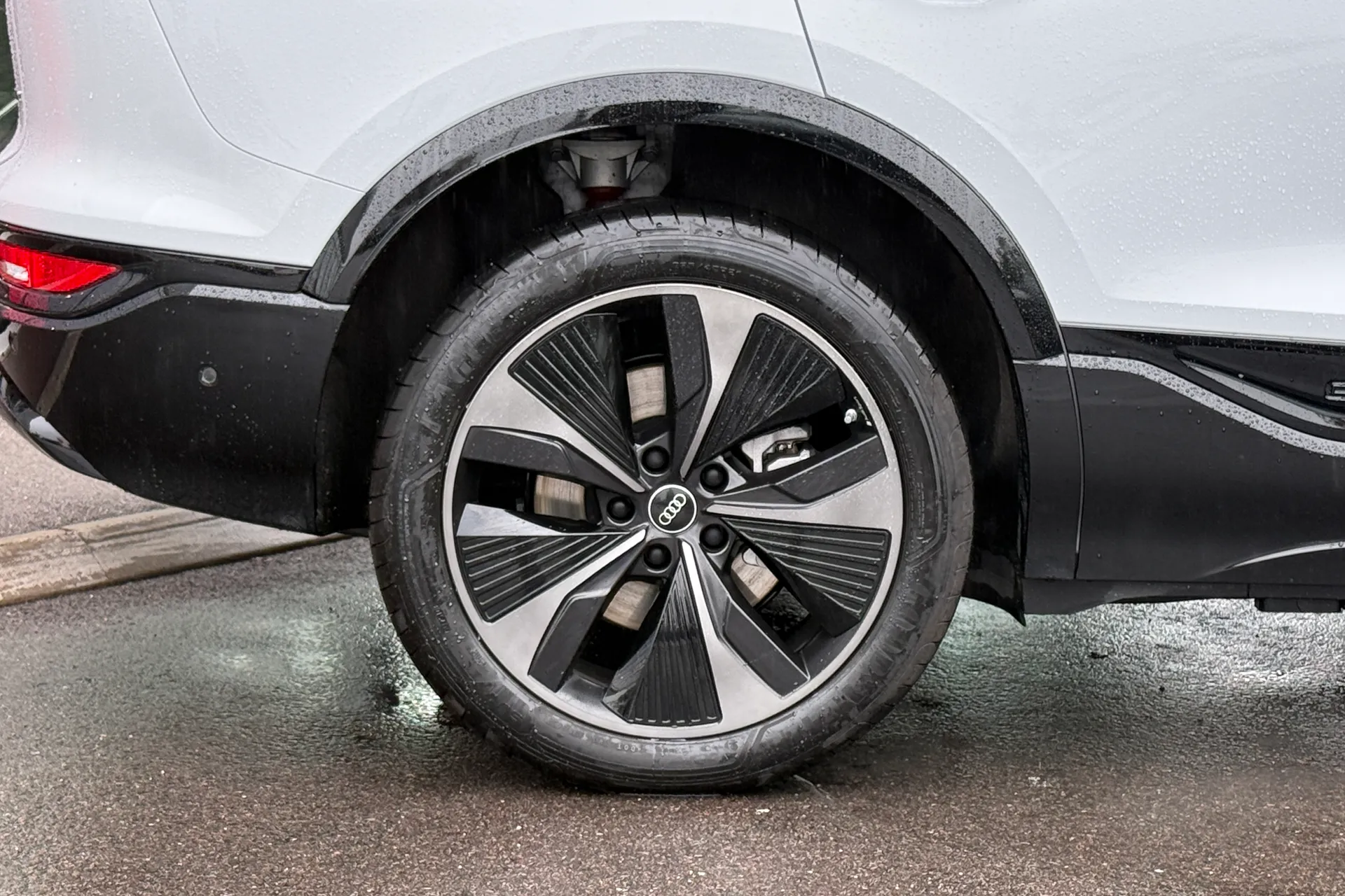 Audi Q6 thumbnail image number 20