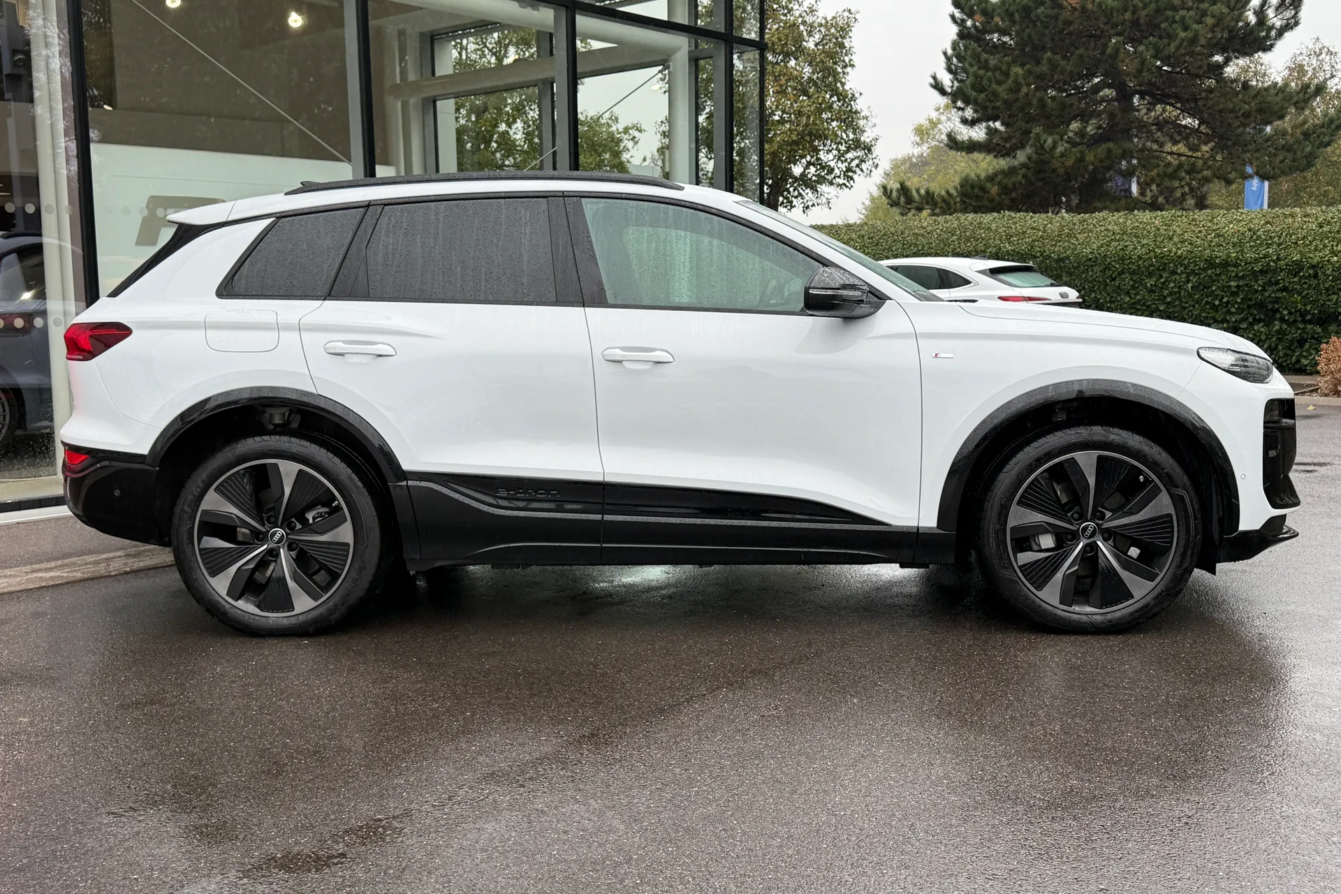 Audi Q6 thumbnail image number 2