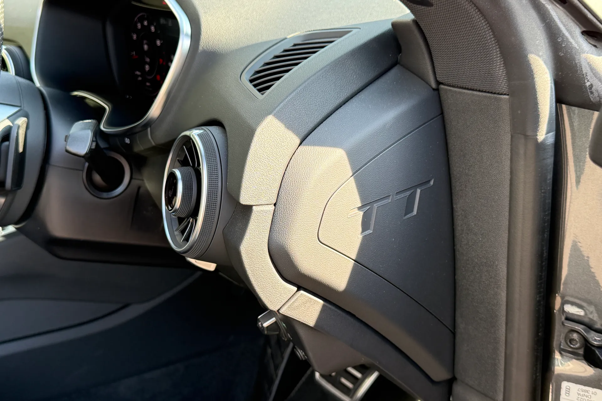 Audi TT thumbnail image number 38