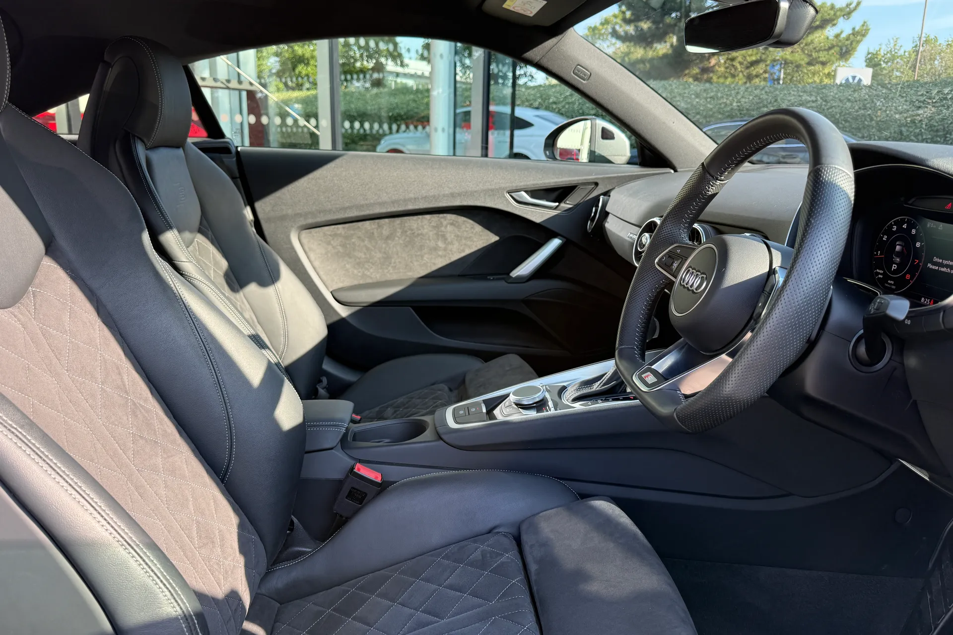 Audi TT thumbnail image number 14