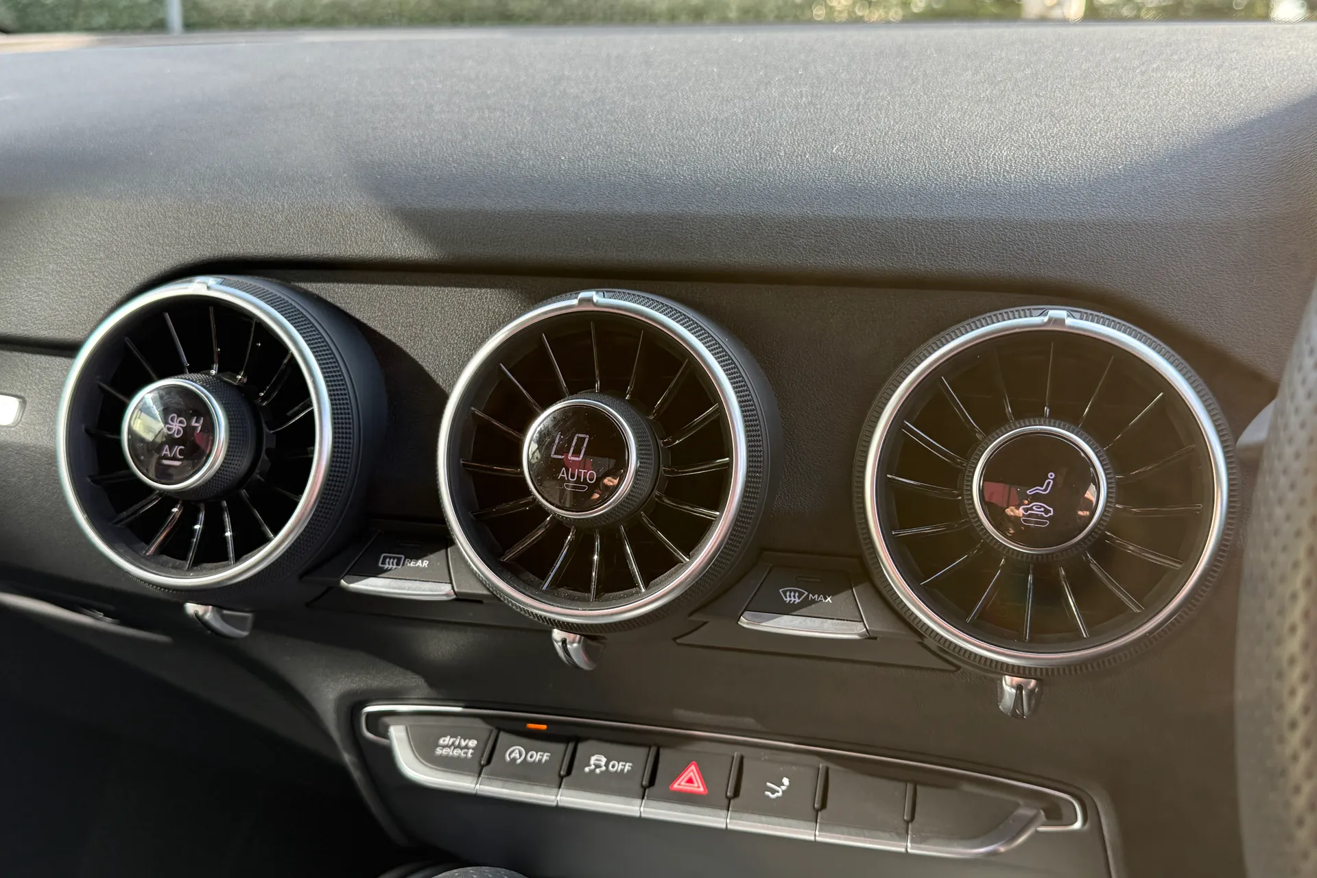 Audi TT thumbnail image number 26