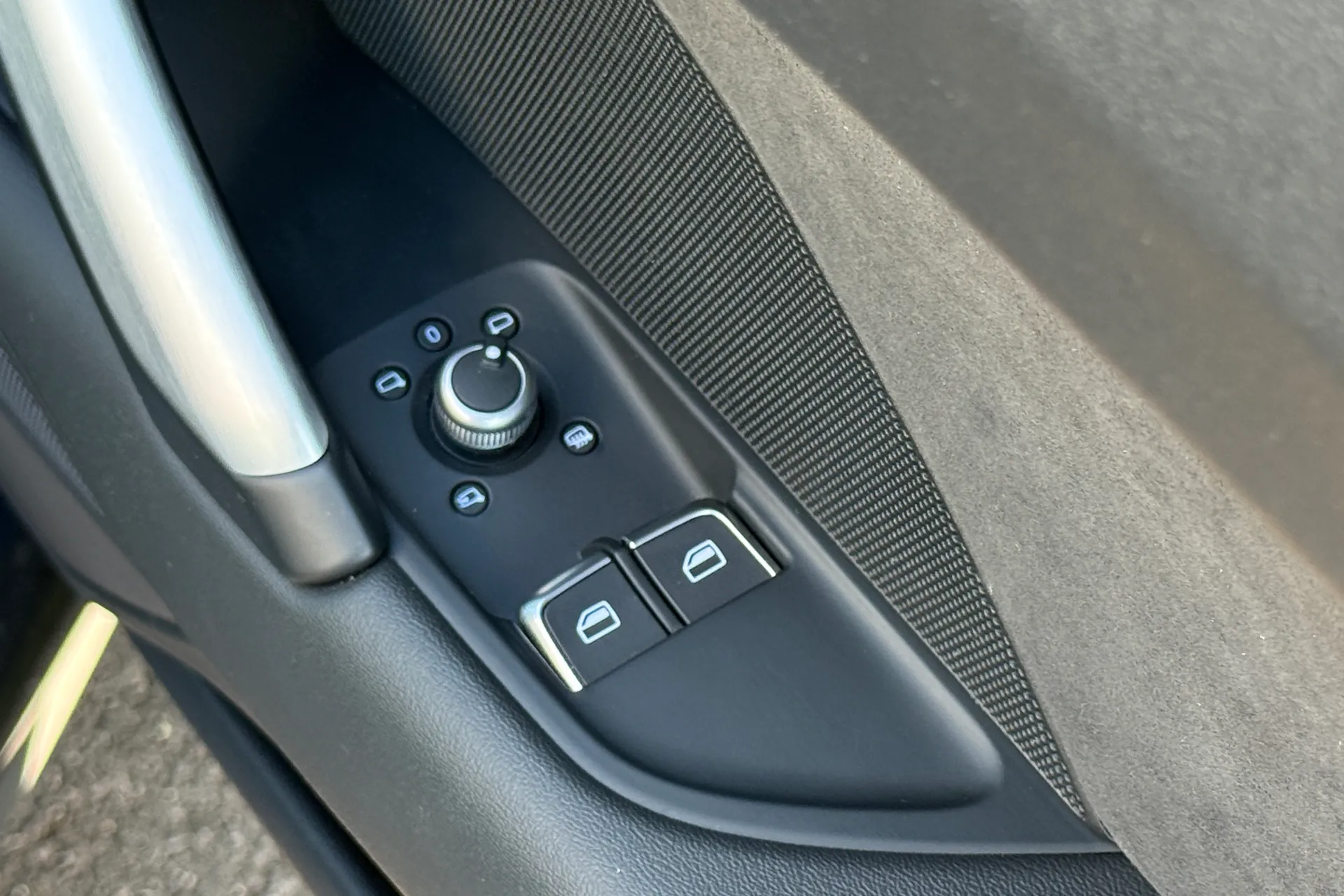 Audi TT thumbnail image number 29
