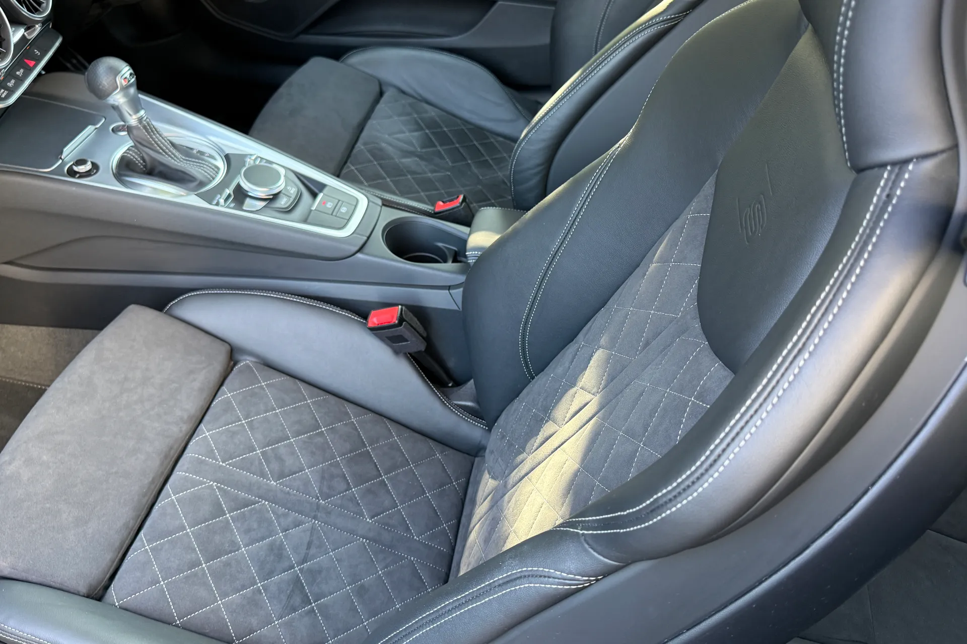 Audi TT thumbnail image number 45