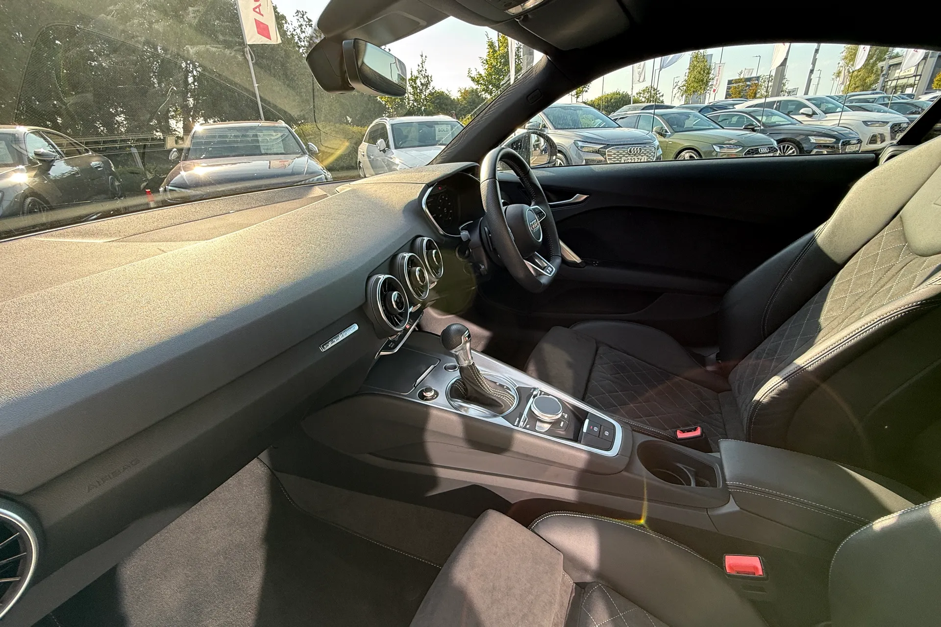 Audi TT thumbnail image number 30