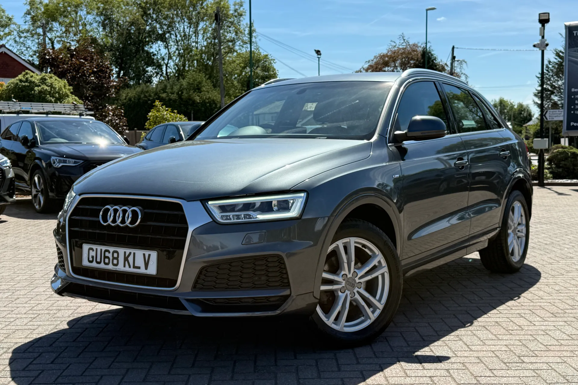 Audi Q3 thumbnail image number 24