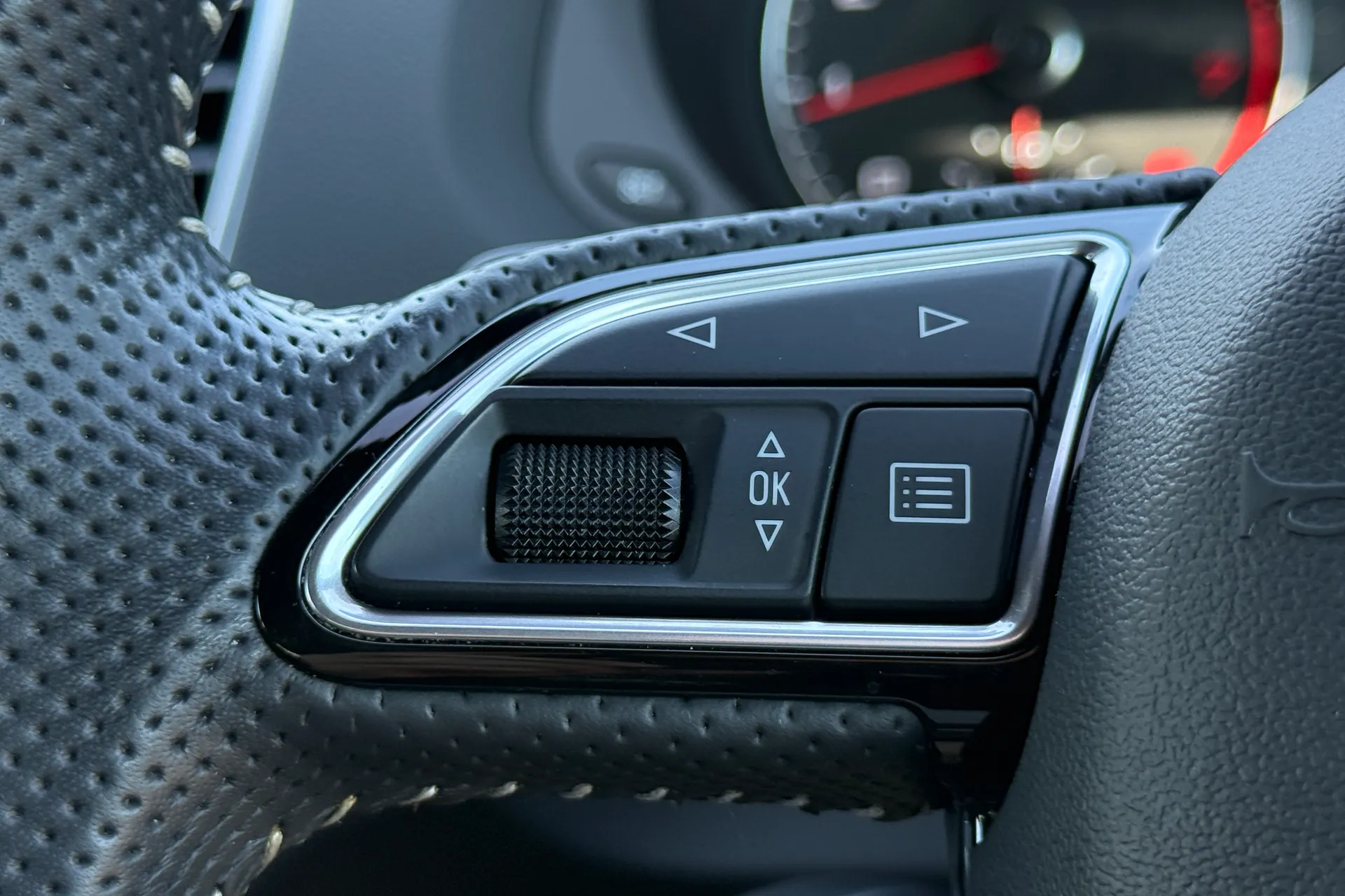 Audi Q3 thumbnail image number 19