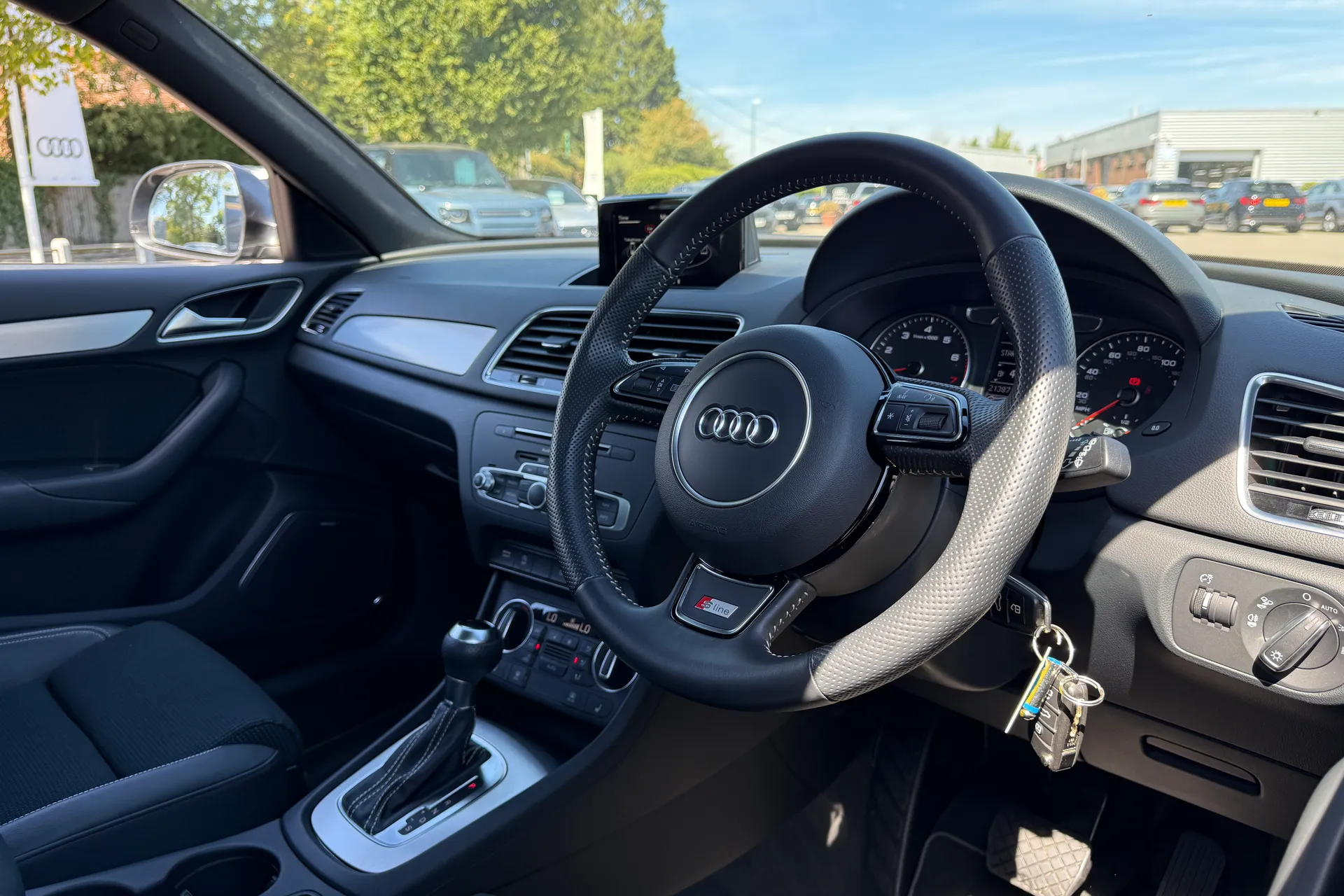 Audi Q3 thumbnail image number 26