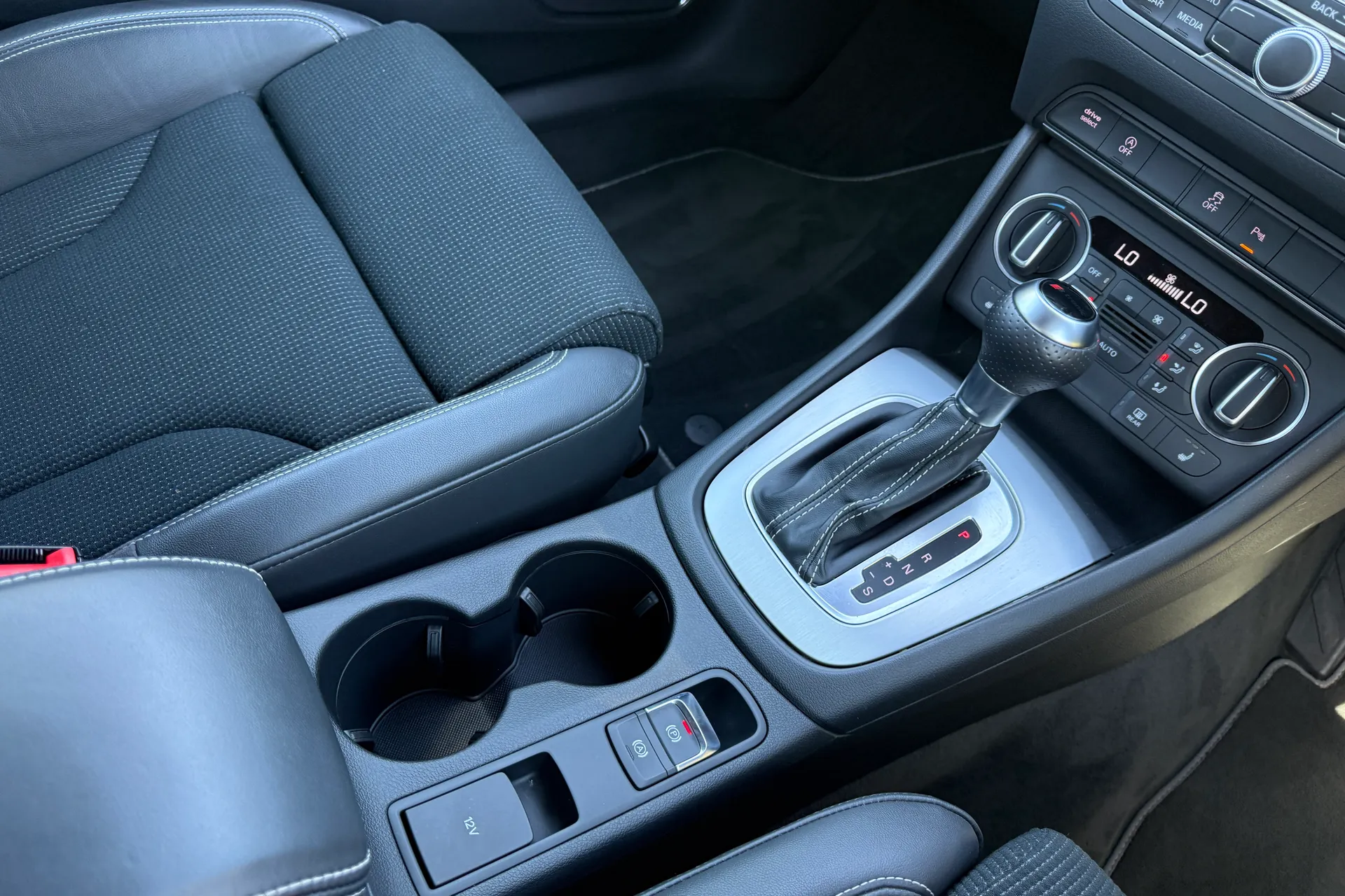 Audi Q3 thumbnail image number 38