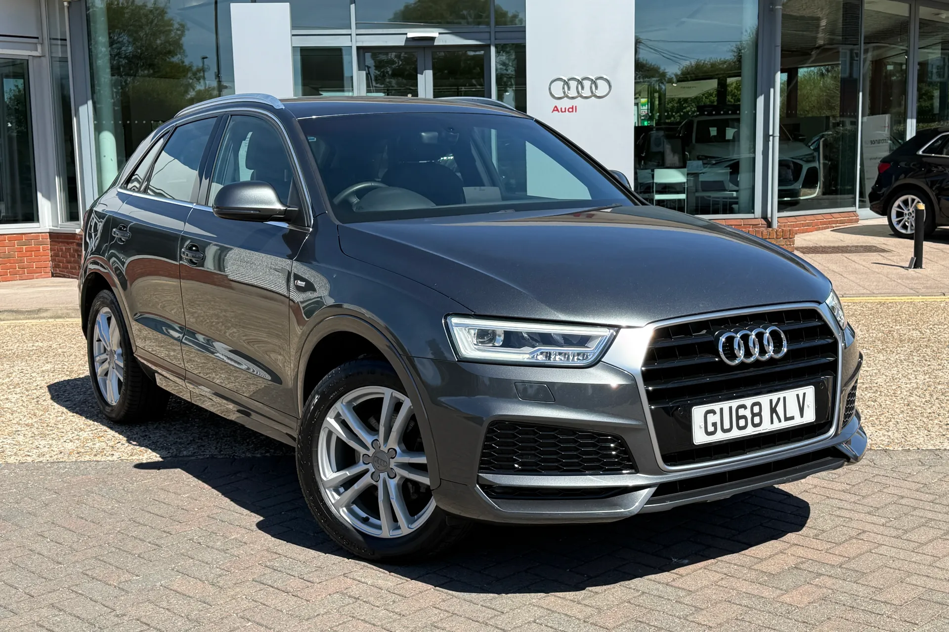 Audi Q3 thumbnail image number 22