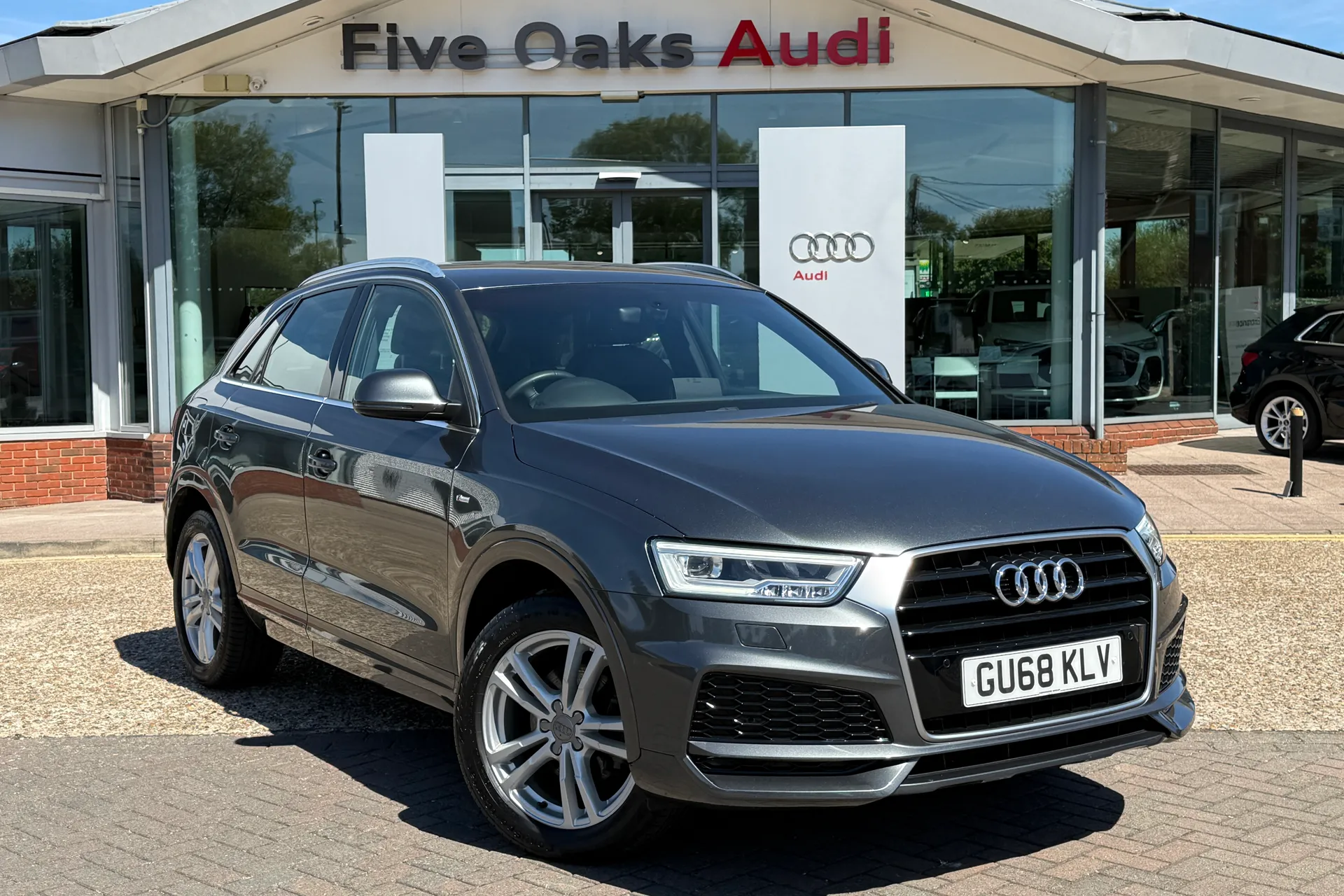 Audi Q3 focused image