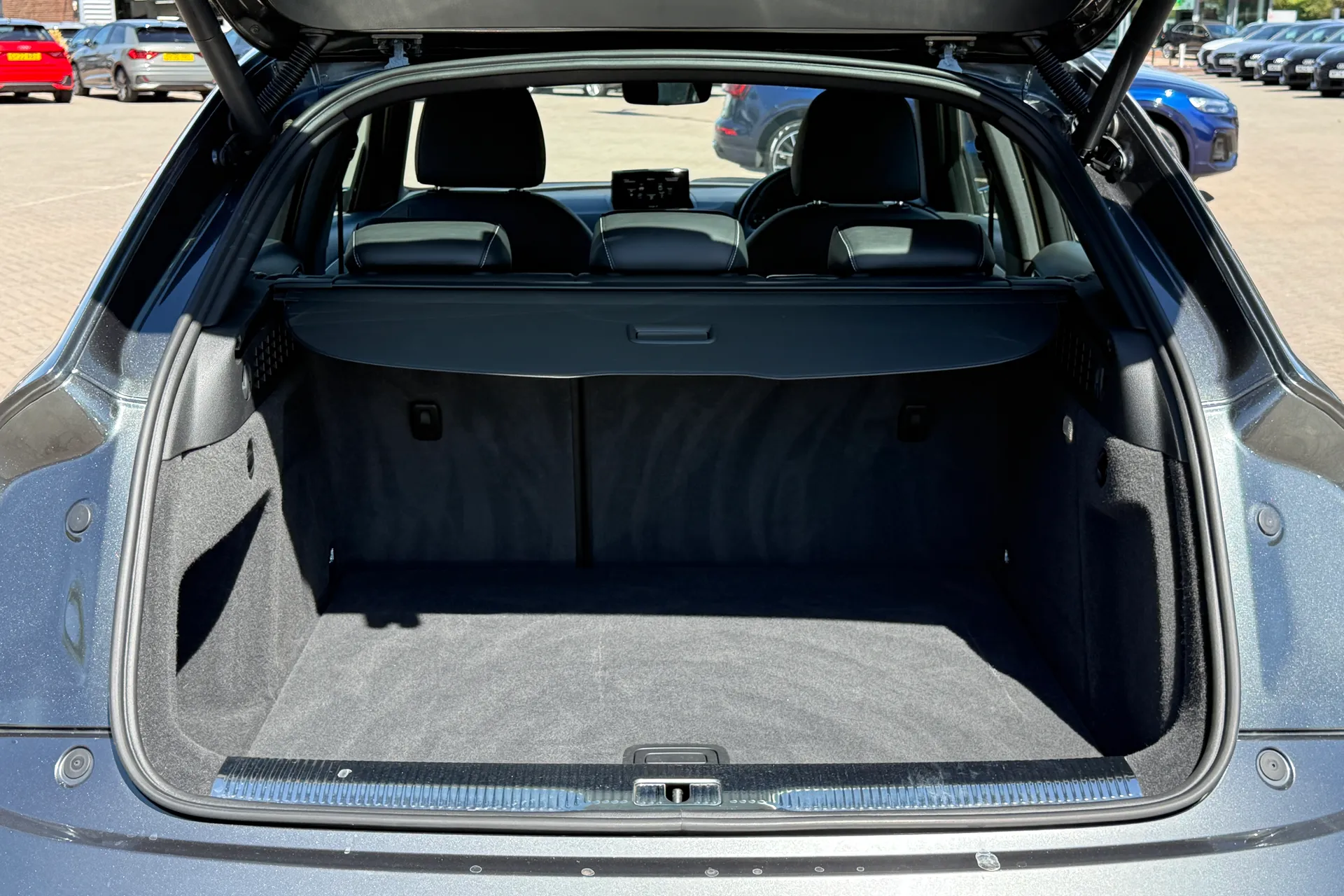 Audi Q3 thumbnail image number 33