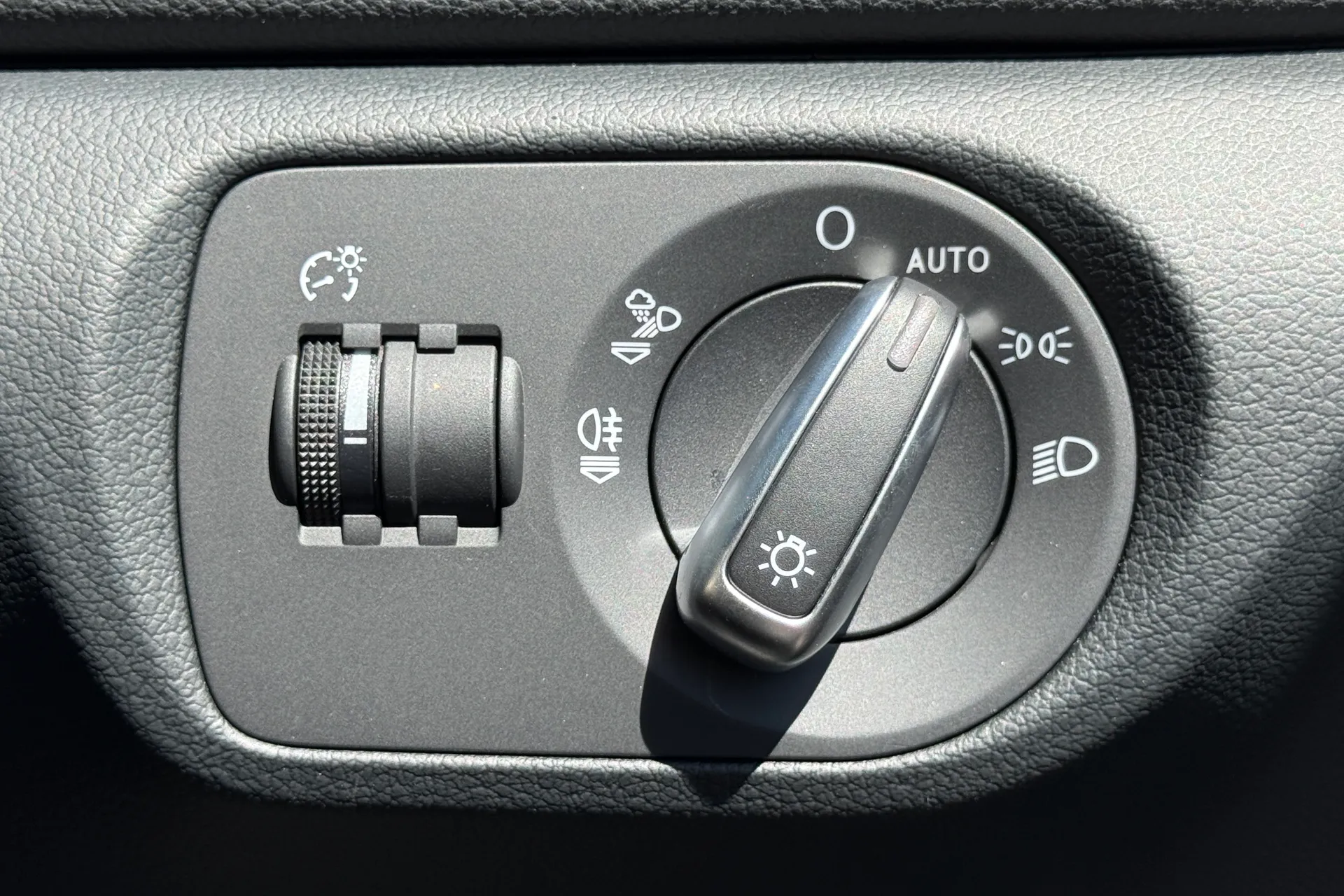 Audi Q3 thumbnail image number 21
