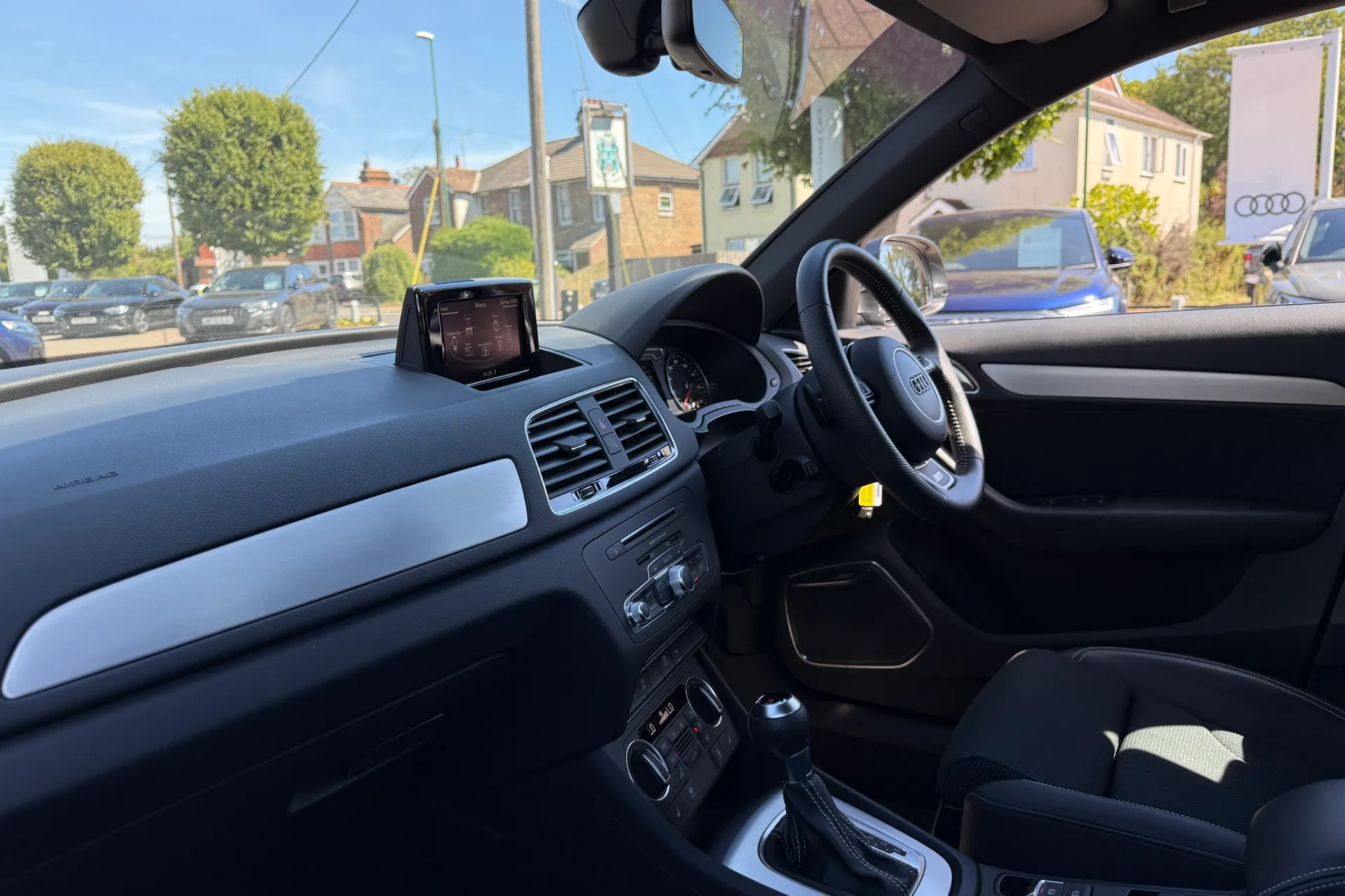 Audi Q3 thumbnail image number 27