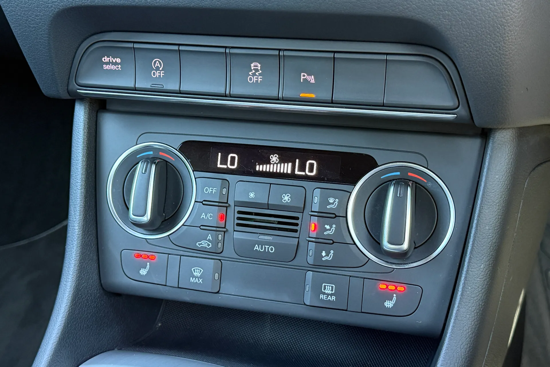 Audi Q3 thumbnail image number 15