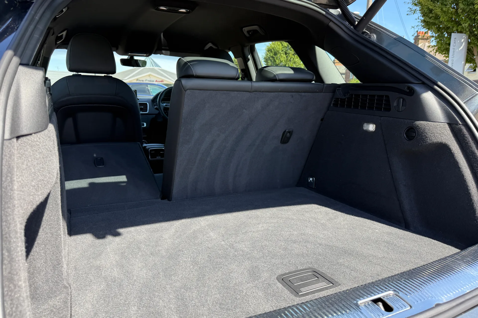 Audi Q3 thumbnail image number 34