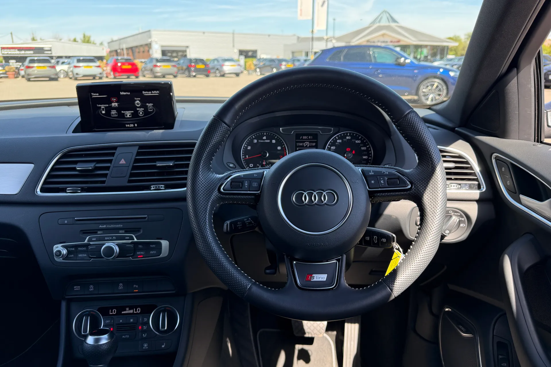 Audi Q3 thumbnail image number 6