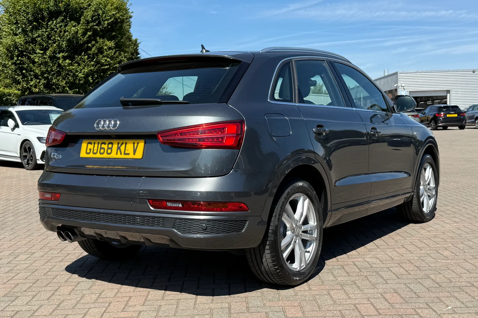 Audi Q3 thumbnail image number 30