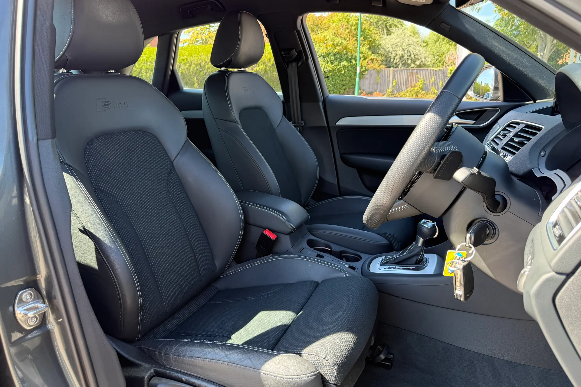 Audi Q3 thumbnail image number 25