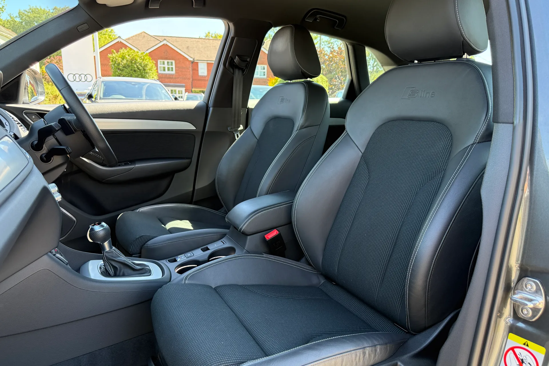 Audi Q3 thumbnail image number 28