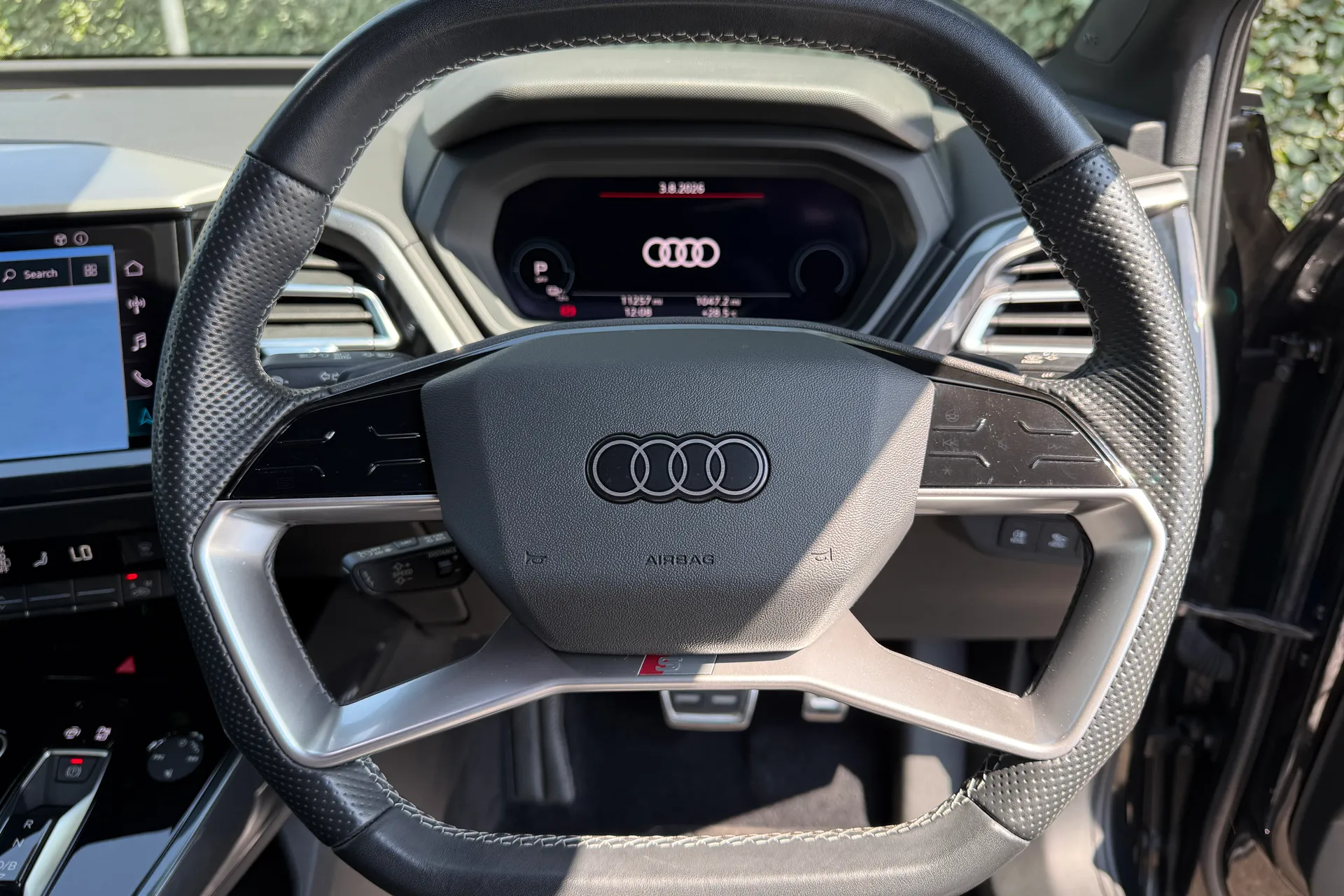 Audi Q4 thumbnail image number 12