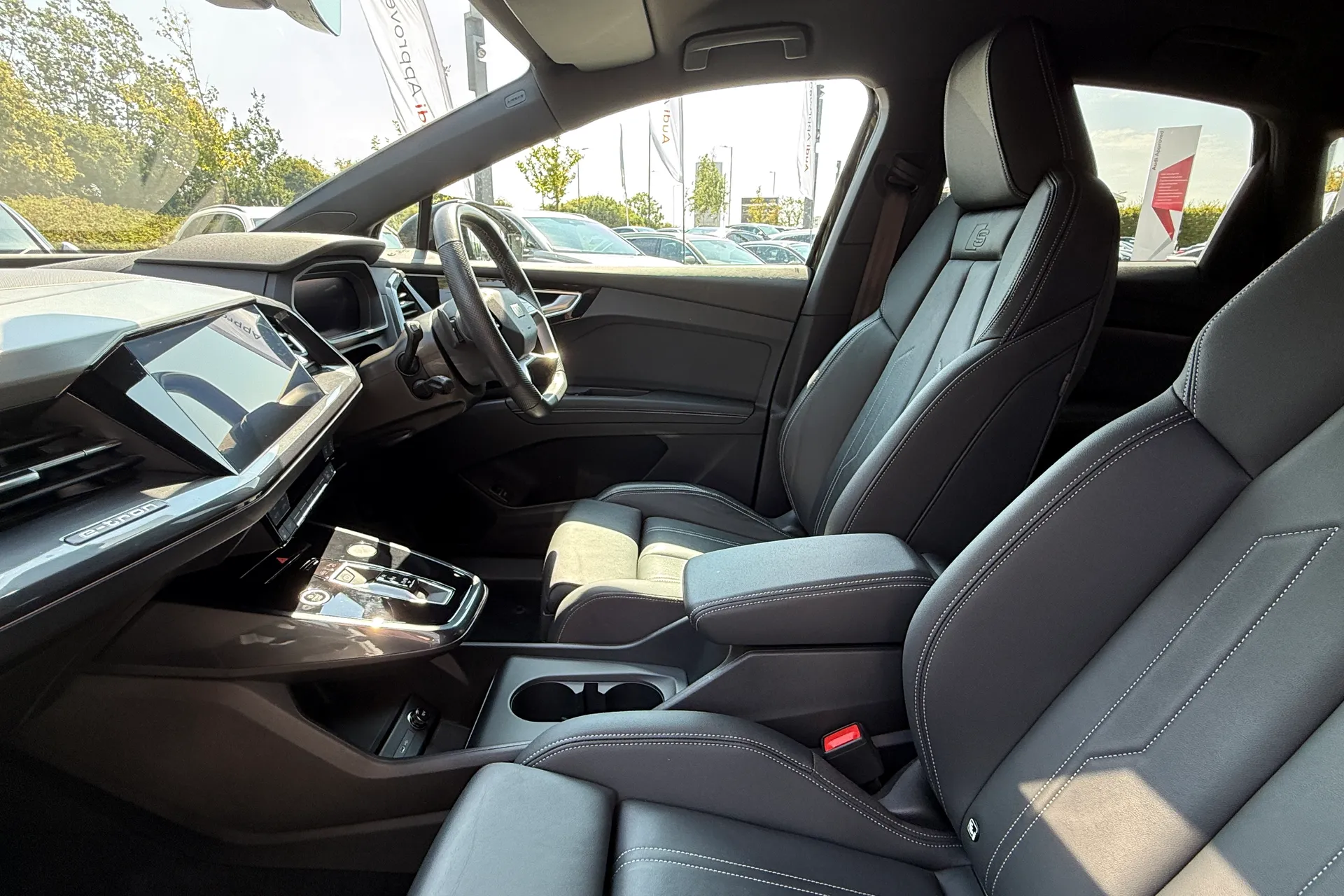 Audi Q4 thumbnail image number 36