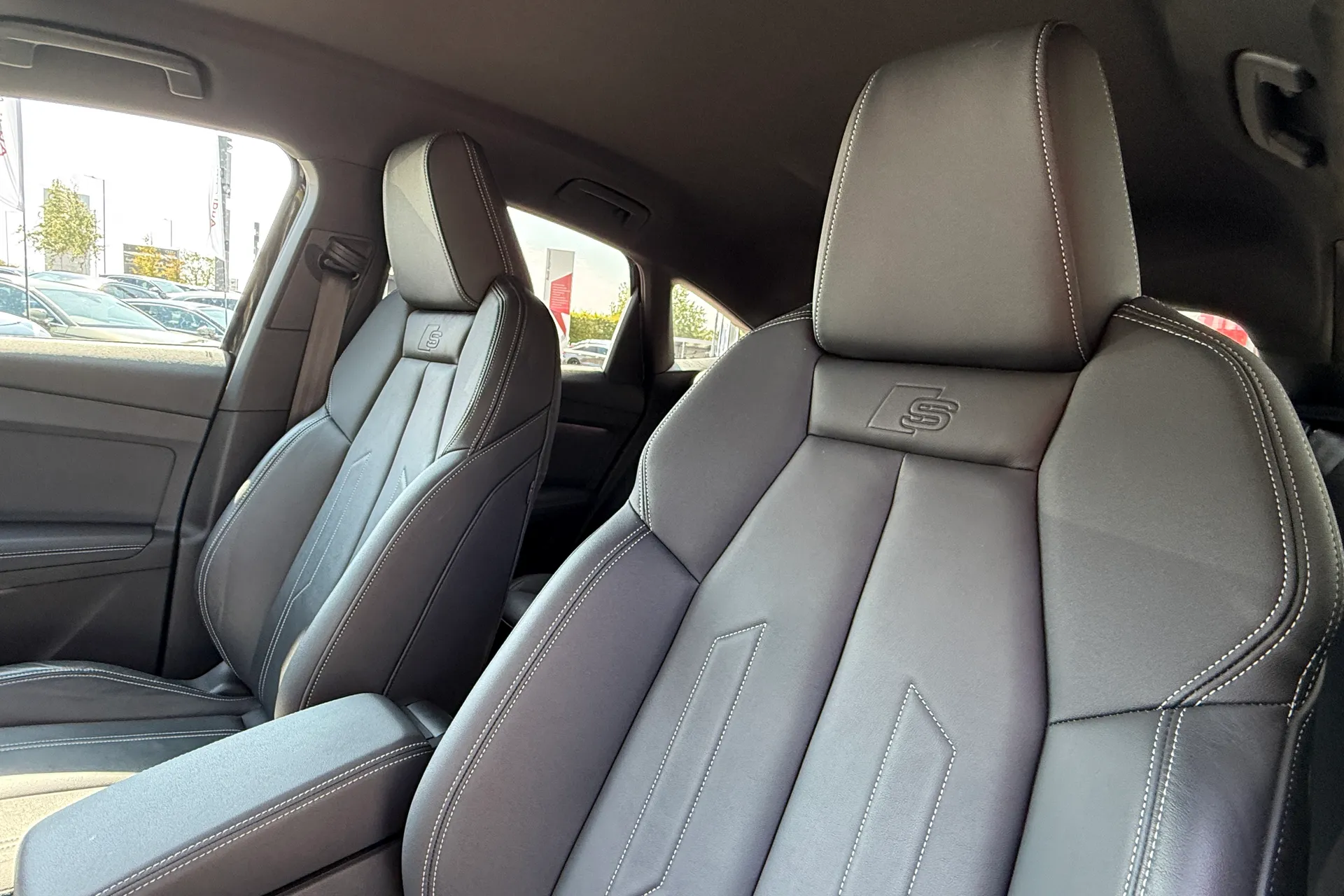 Audi Q4 thumbnail image number 37