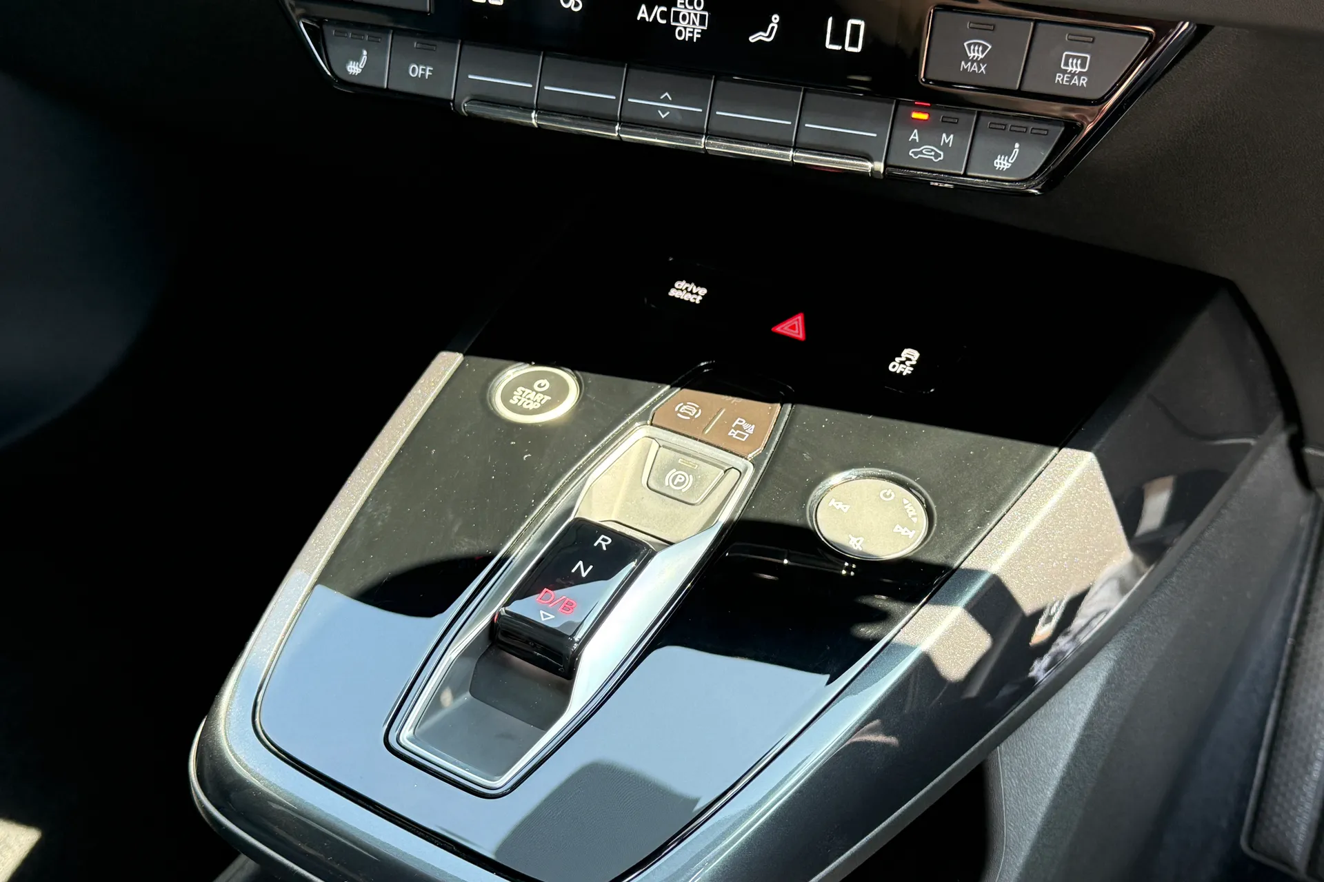 Audi Q4 thumbnail image number 13