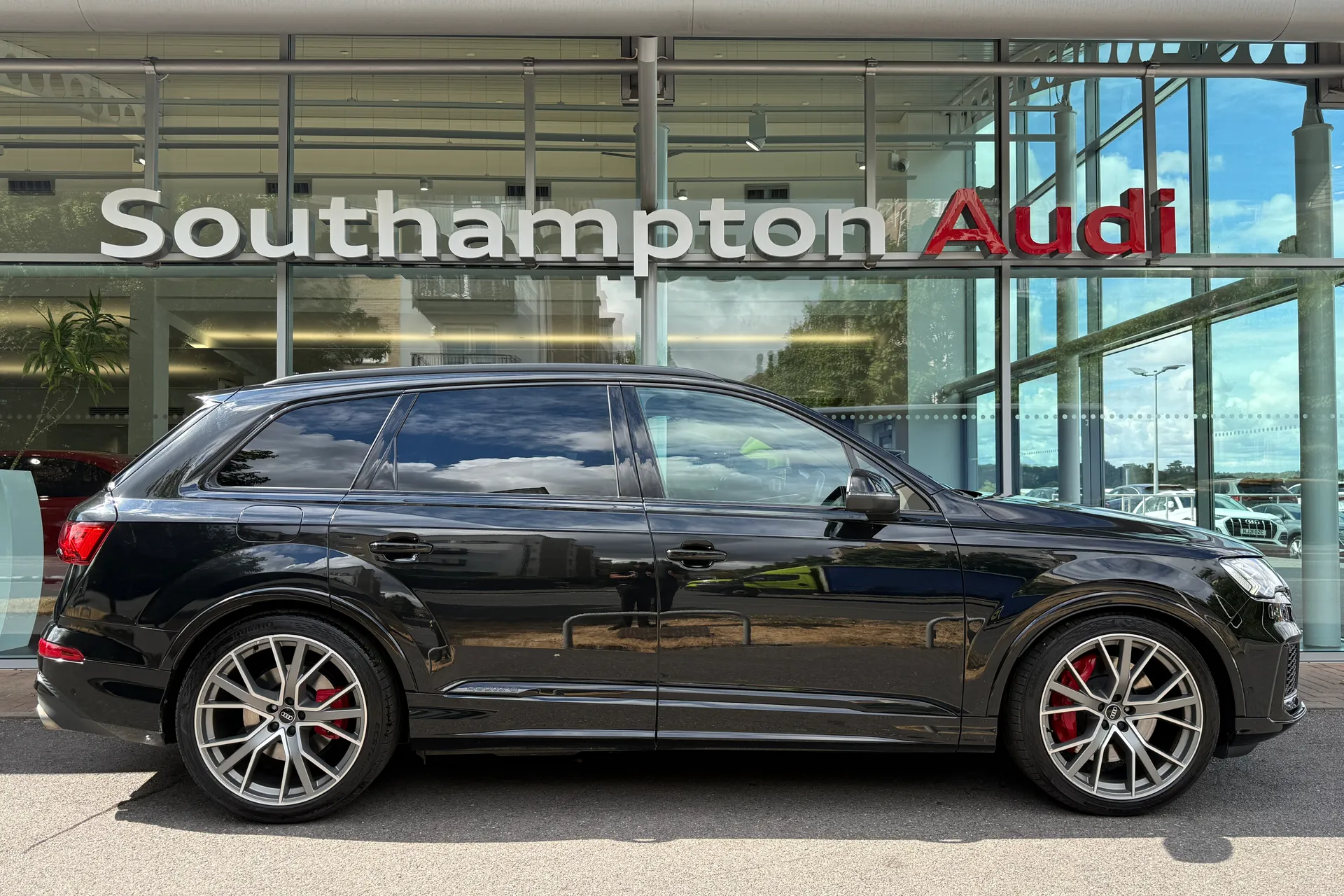 Audi Q7 thumbnail image number 4