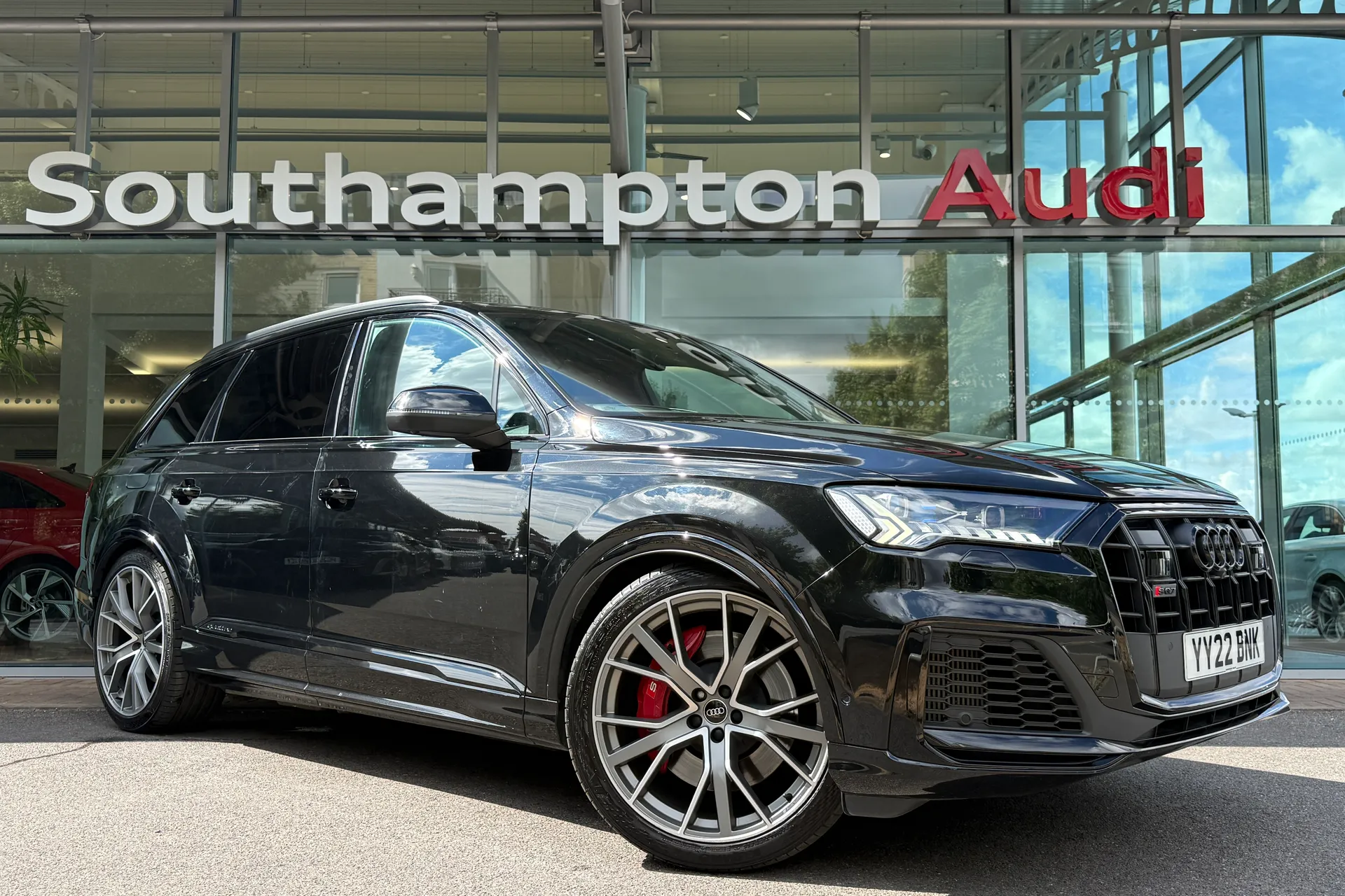 Audi Q7 focused image