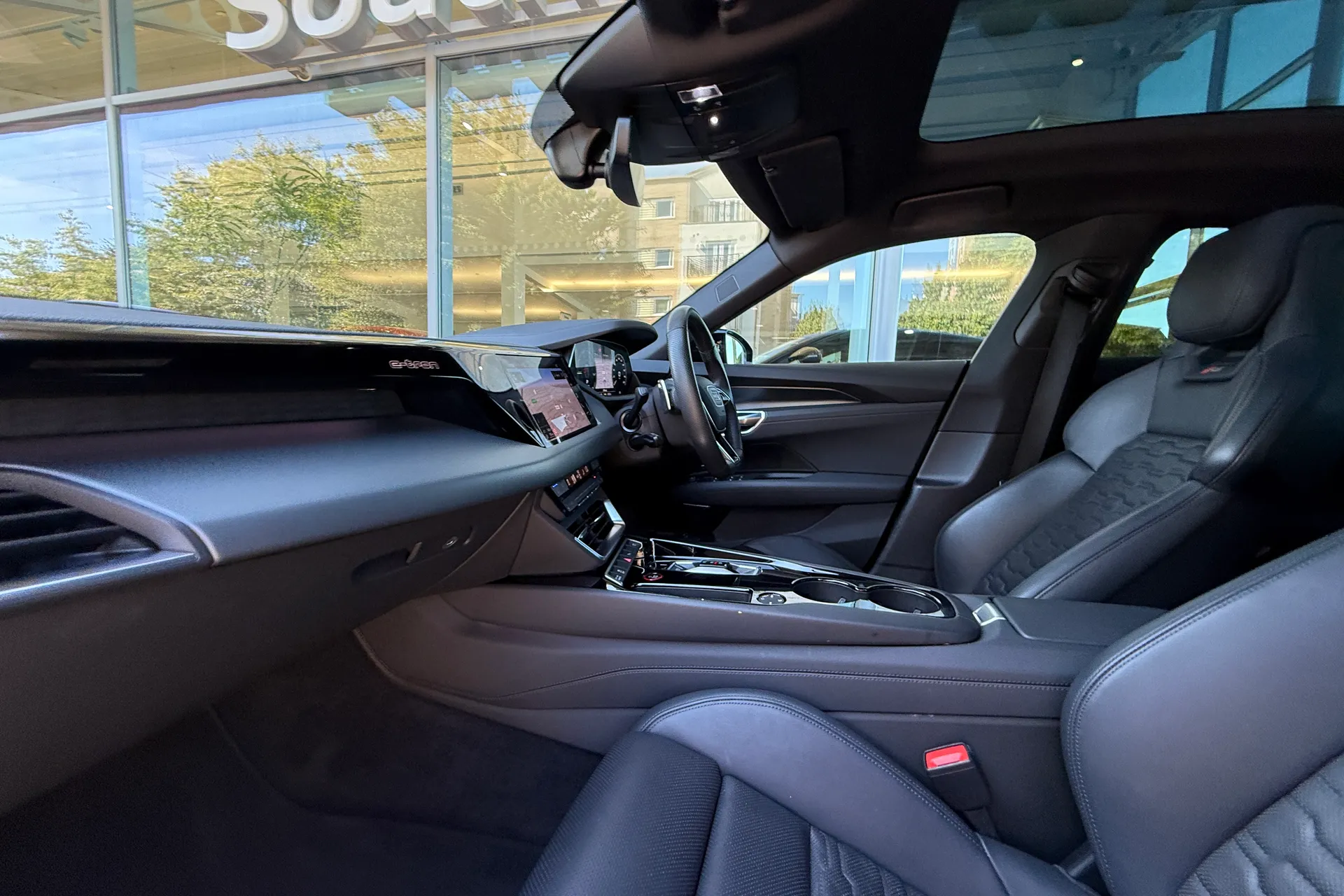 Audi RS e-tron GT thumbnail image number 2