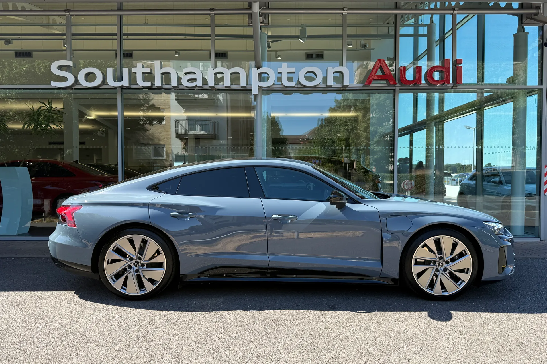 Audi RS e-tron GT thumbnail image number 4